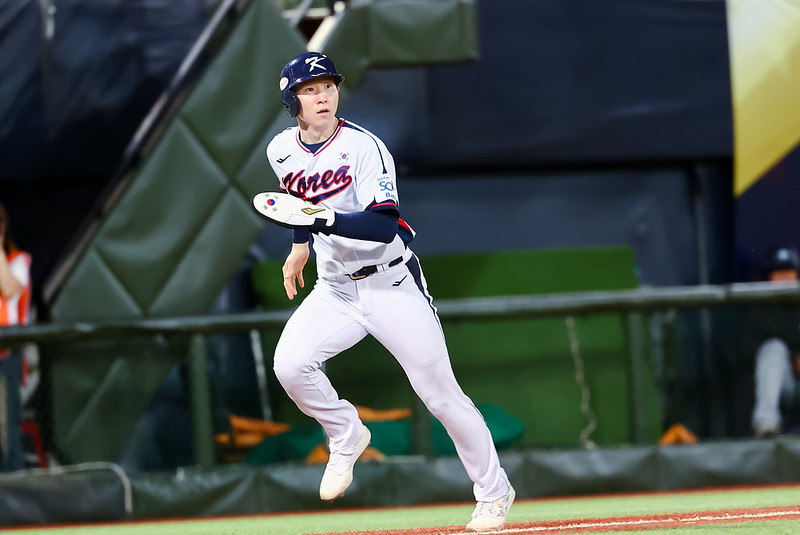 12強賽》多明尼加投手傳一壘暴傳致命失誤　韓國隊逆襲9分超級大逆轉