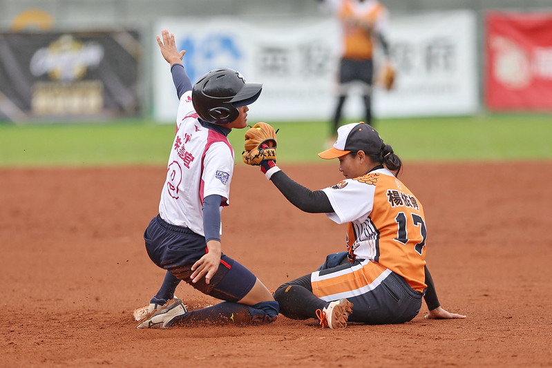 企壘總冠軍賽》罕見盜壘又還壘　朱慧宜：下次會先問裁判