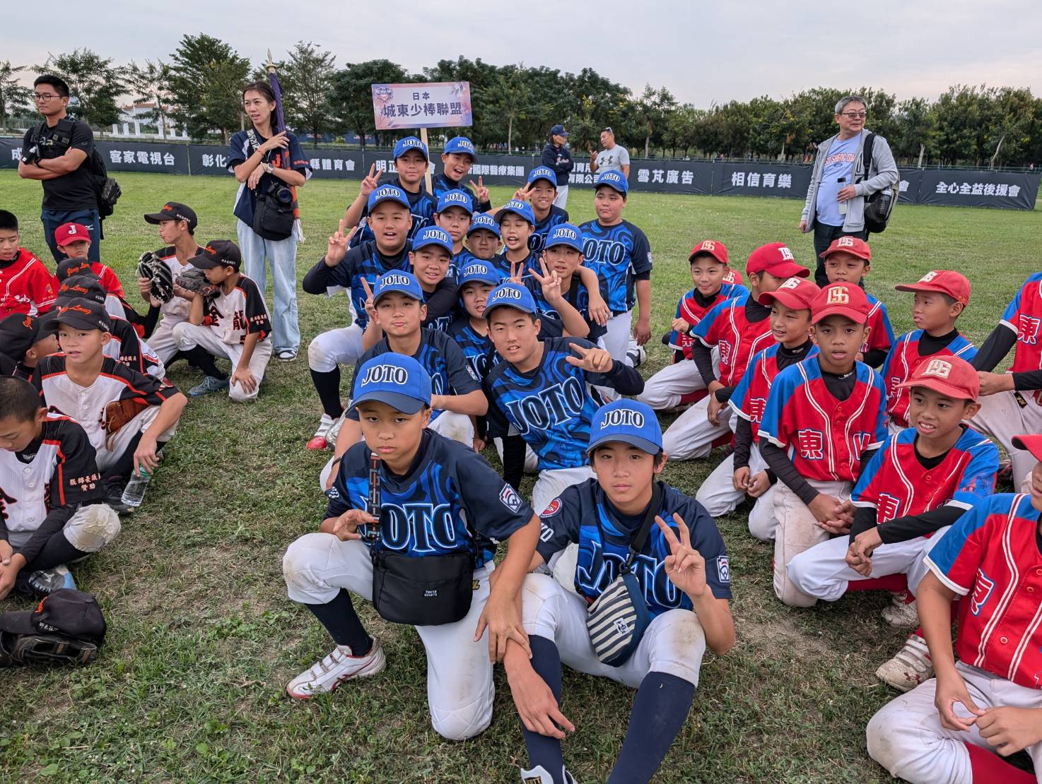 徐生明盃》台灣戰勝武士軍團奪12強冠軍　日本小球員風度獻上祝福