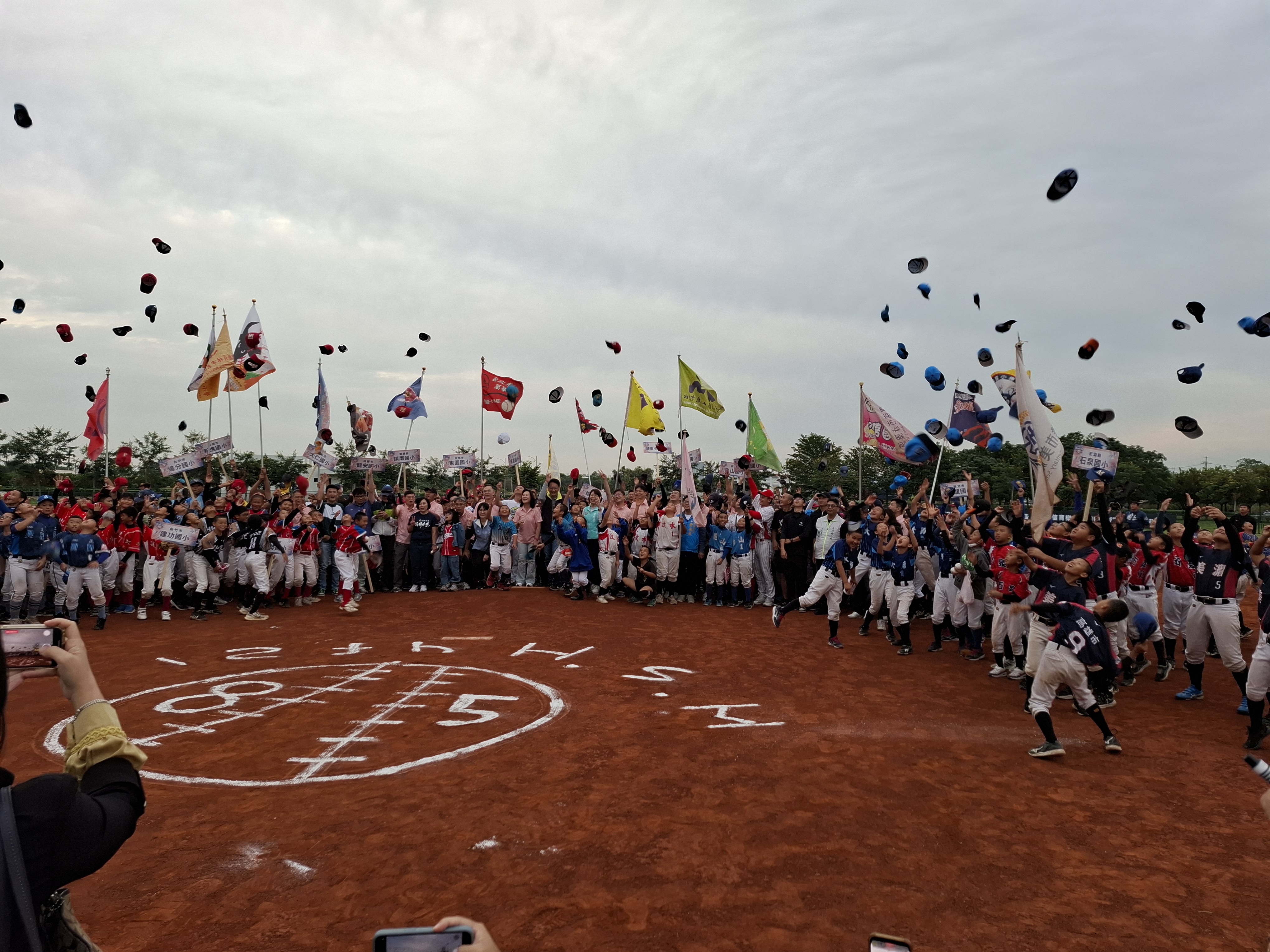 徐生明盃》第12屆徐生明少棒賽感性揭幕　32隊熱鬧開打