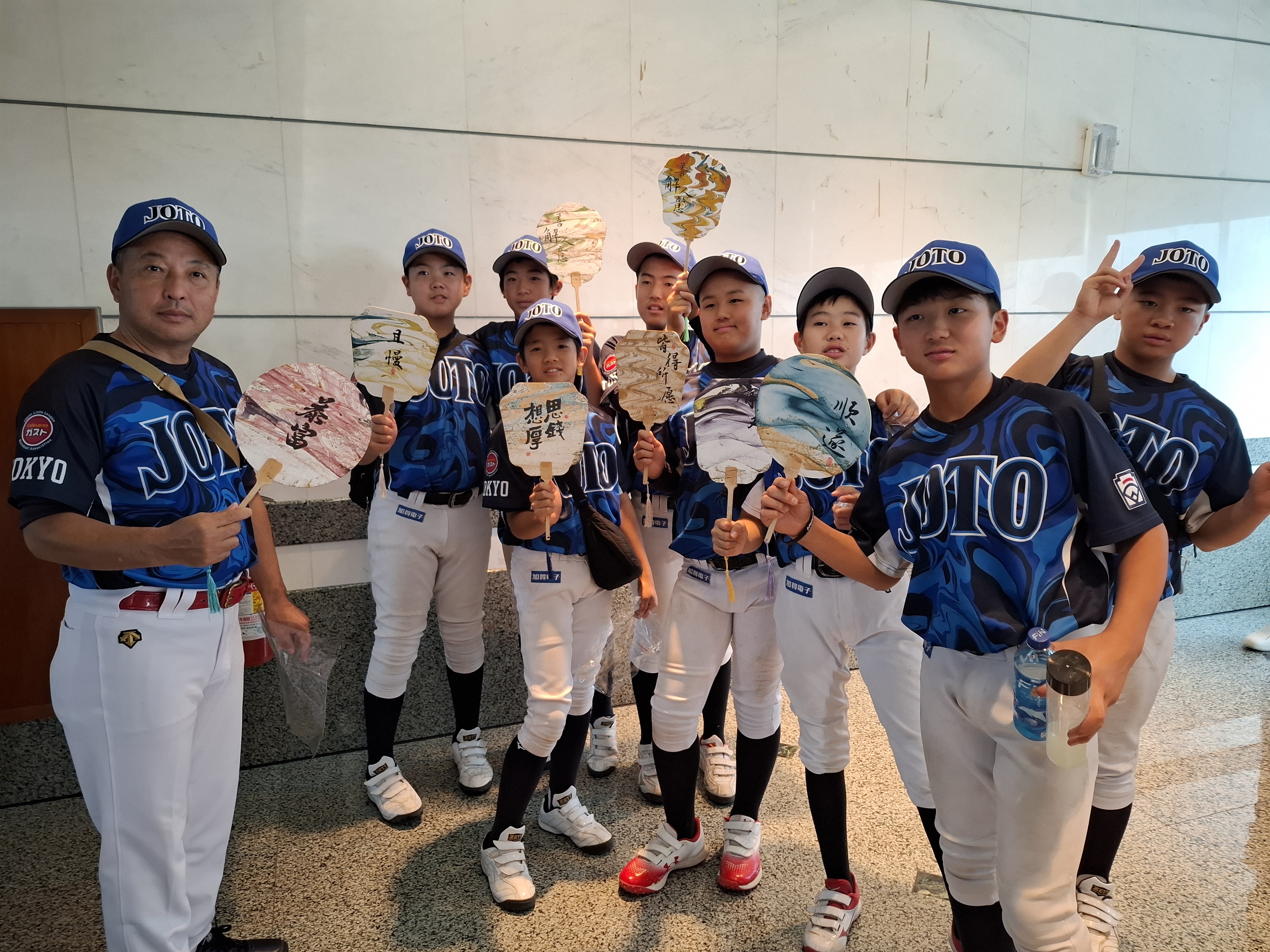 徐生明盃》手作漂漆扇　外隊小球員新體驗   