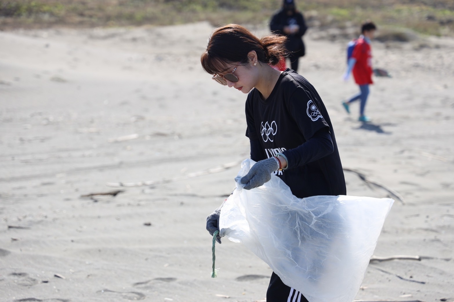 體壇》「證件妹」吳佳穎、「舉重精靈」方莞靈等　響應中華奧會淨灘活動