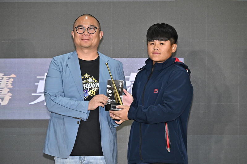 企壘》葉貴萍奪全壘打王、最佳外野手　榮耀與亡父共享