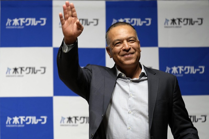 MLB》影／激勵士氣！Roberts與金慧成跑壘對決　繞過二壘後竟頭朝下摔倒