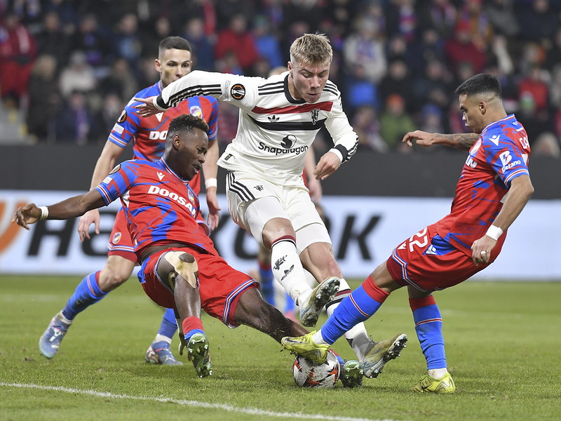 歐聯》曼聯告捷主將卻內鬨　教頭：在乎才會吵