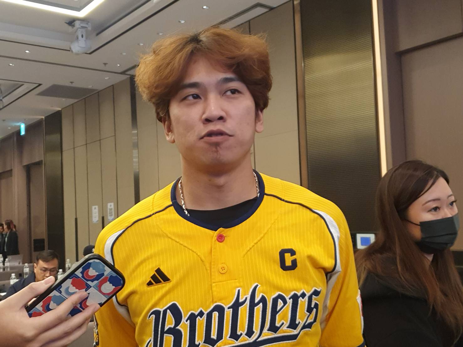 台日交流》王威晨期待見到有話題的新庄剛志　開玩笑要平野惠一也仿效他戴口罩、墨鏡