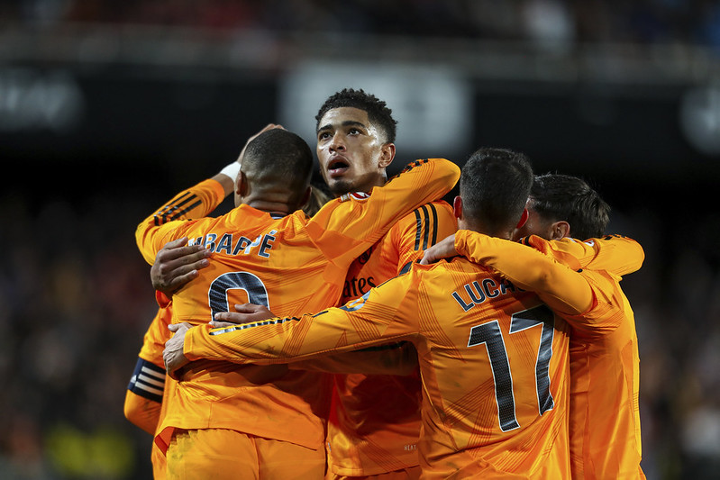 西甲》主力吞紅牌後反連續破門逆轉　皇馬本季首度登頂