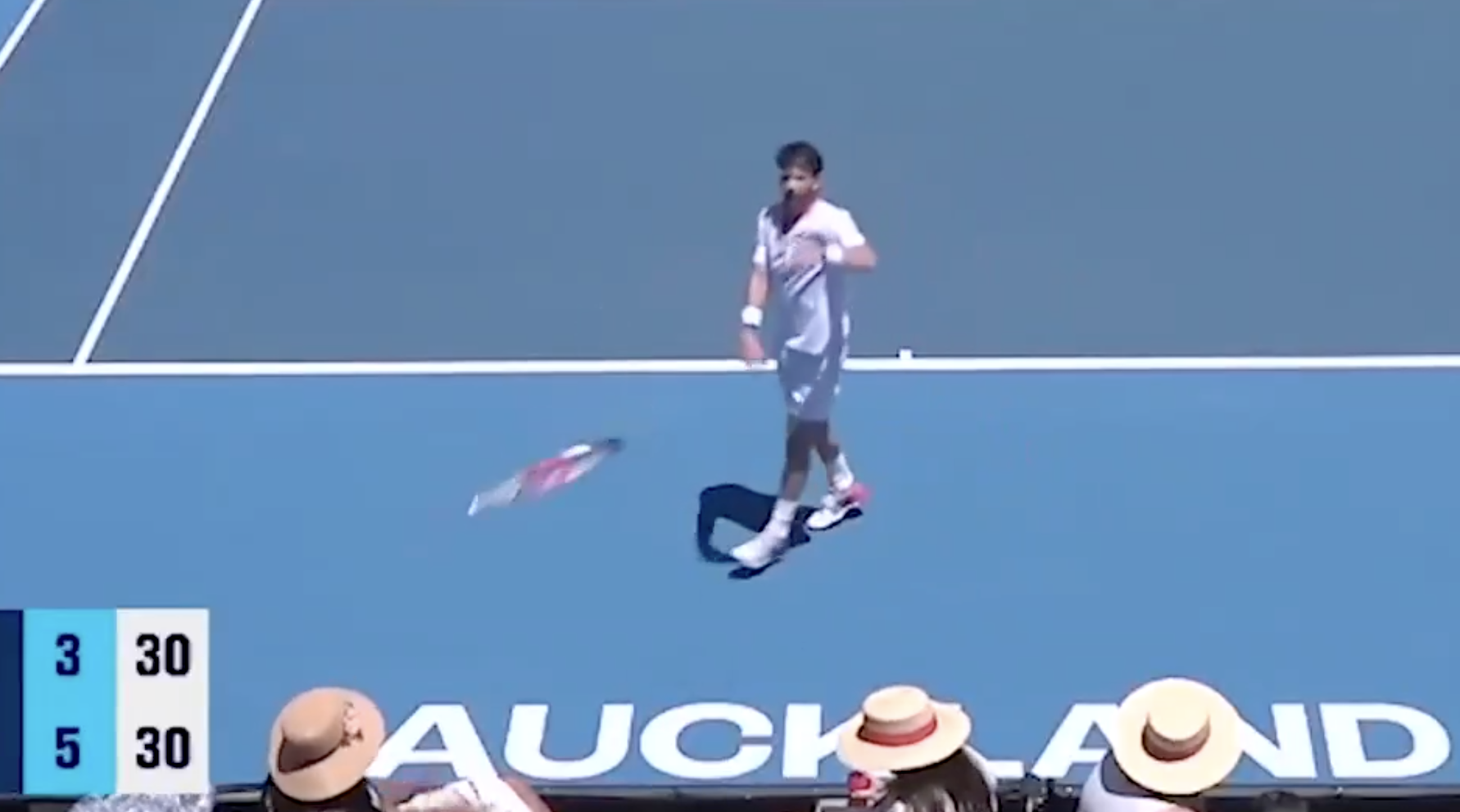 網球》影／Norrie甩球拍擊中女觀眾　但沒有被取消資格