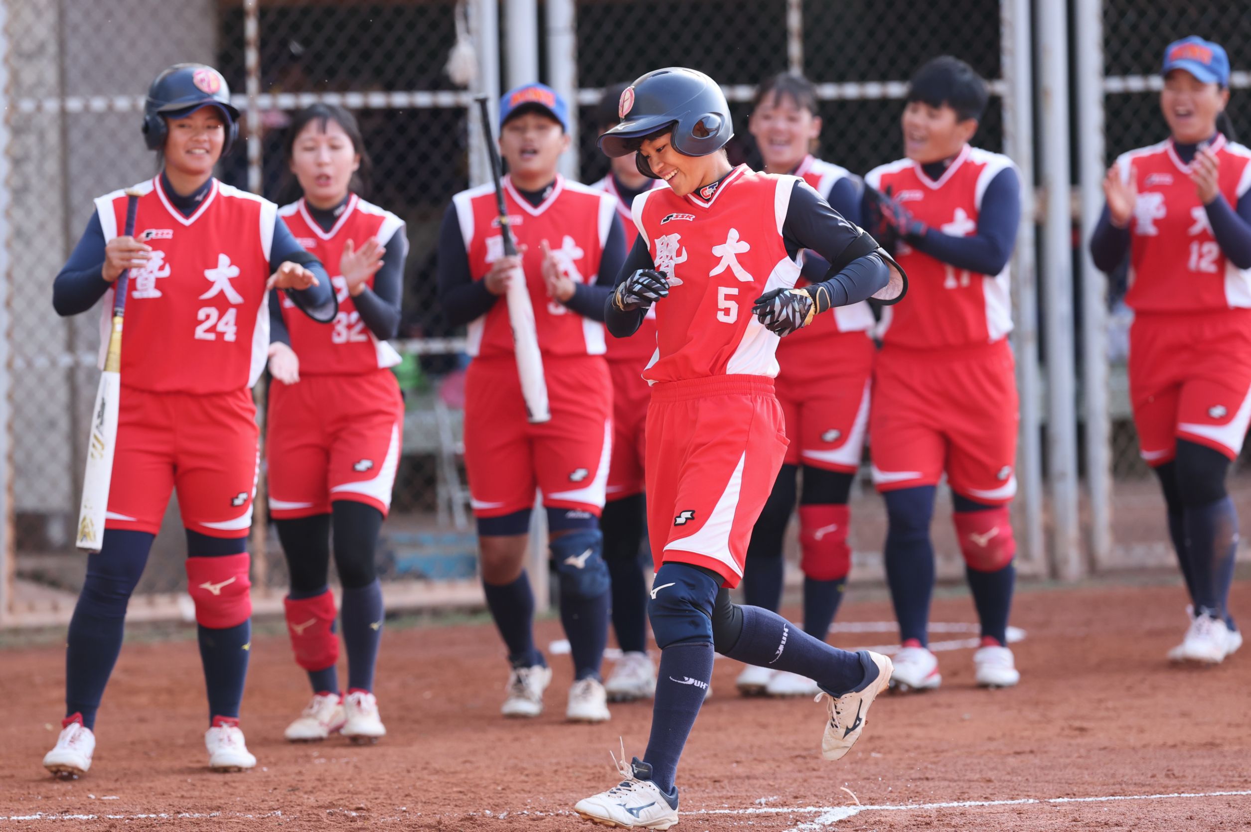 大專女壘》陳喜晏生涯首轟、柯夏愛完封勝　暨大第一階段5戰全勝