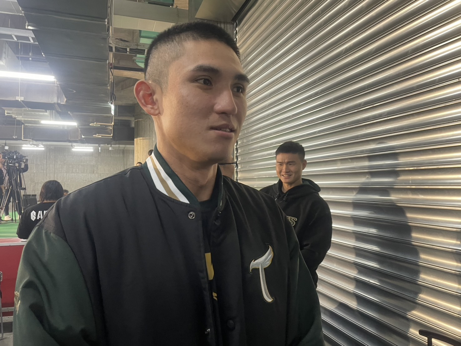 台鋼雄鷹》陳文杰帥氣理小平頭現身！　當兵有看莒光園地