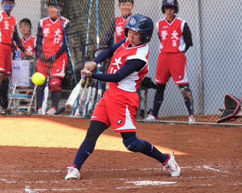 大專女壘》三年級隊長劉巧芩首轟　暨大挫北市大奪9連勝