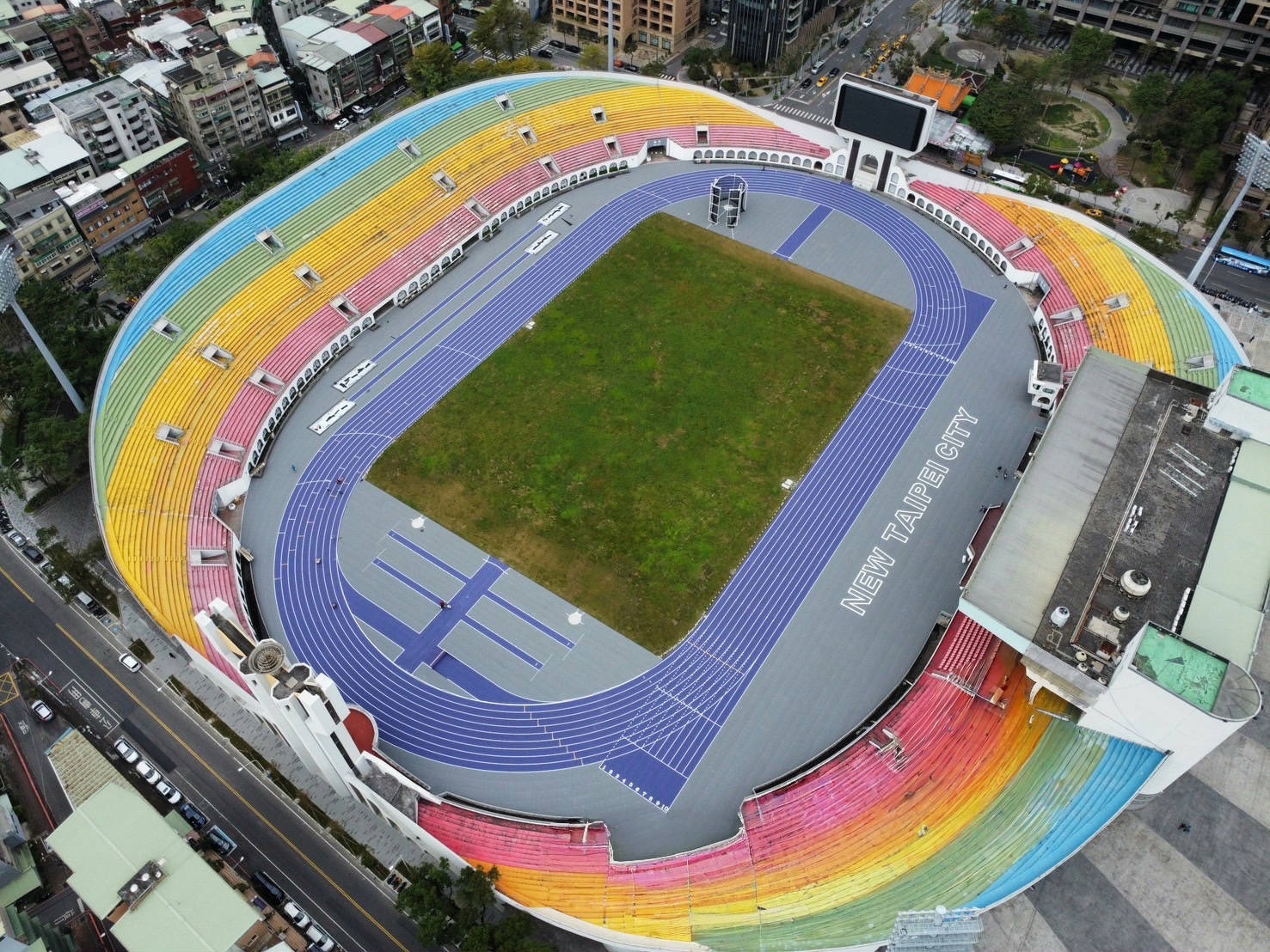 田徑》奧運等級　板橋體育場田徑場開工「紫氣」迎人