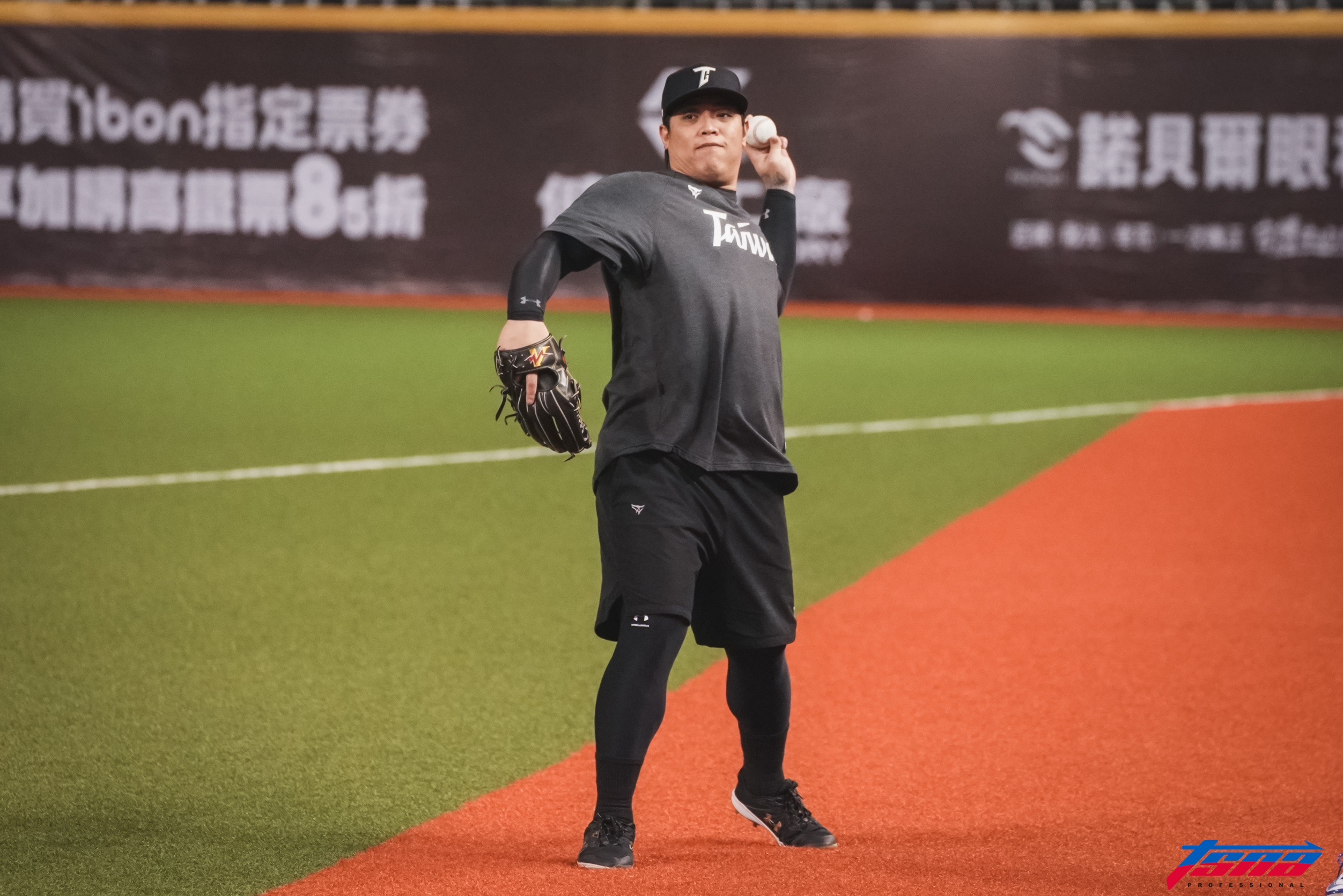 台韓交流賽》陳子豪首打席就敲安　中華隊限定「炸裂」舞登場