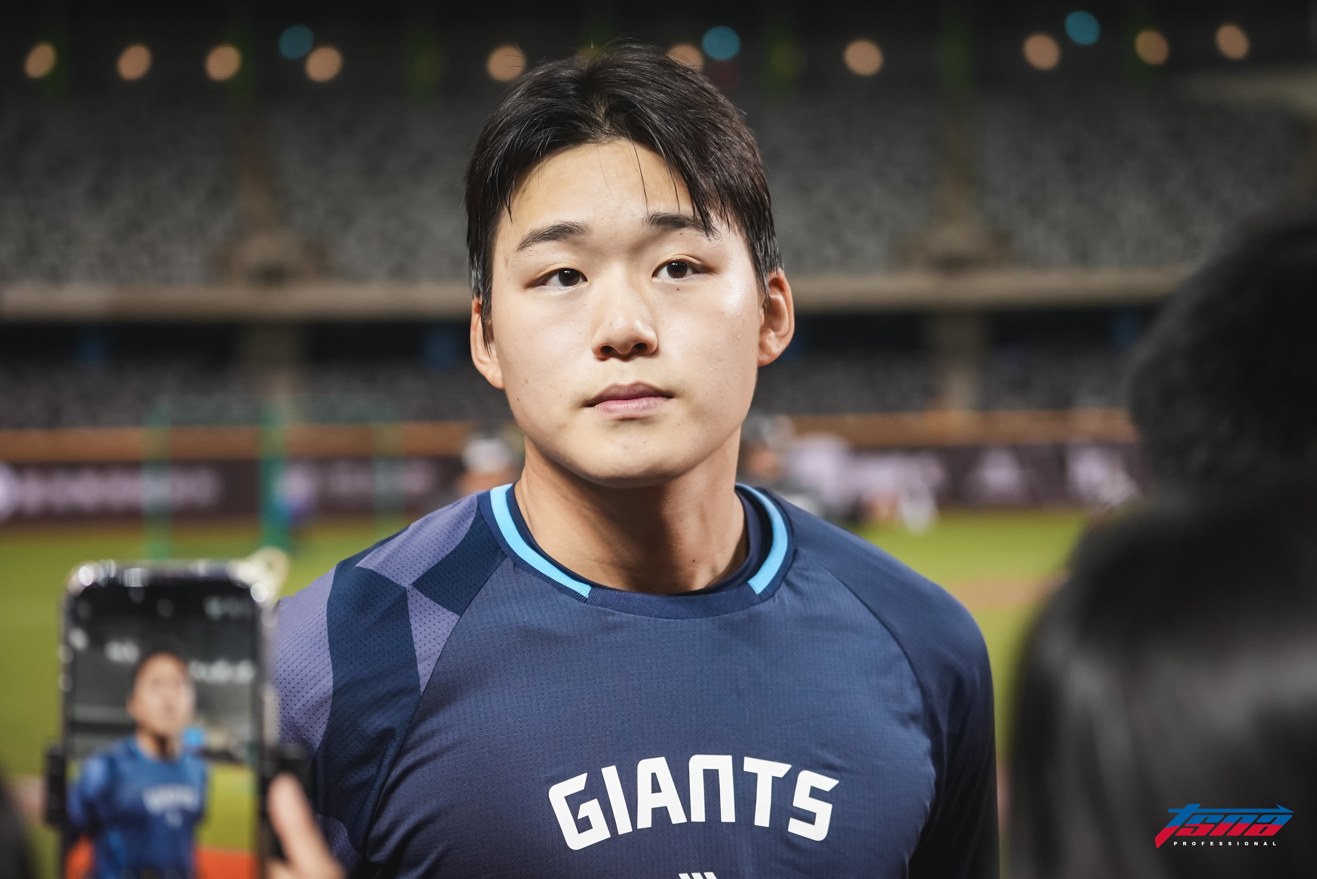 台韓交流賽》大巨蛋球迷應援超熱情　樂天巨人新星朴埈佑也有感