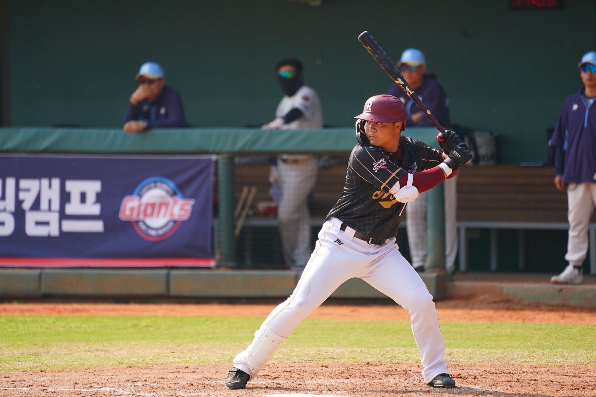 樂天桃猿》邱鑫開轟敲2安！賴知頎、洪敏暘慘丟8分　3比9不敵樂天巨人