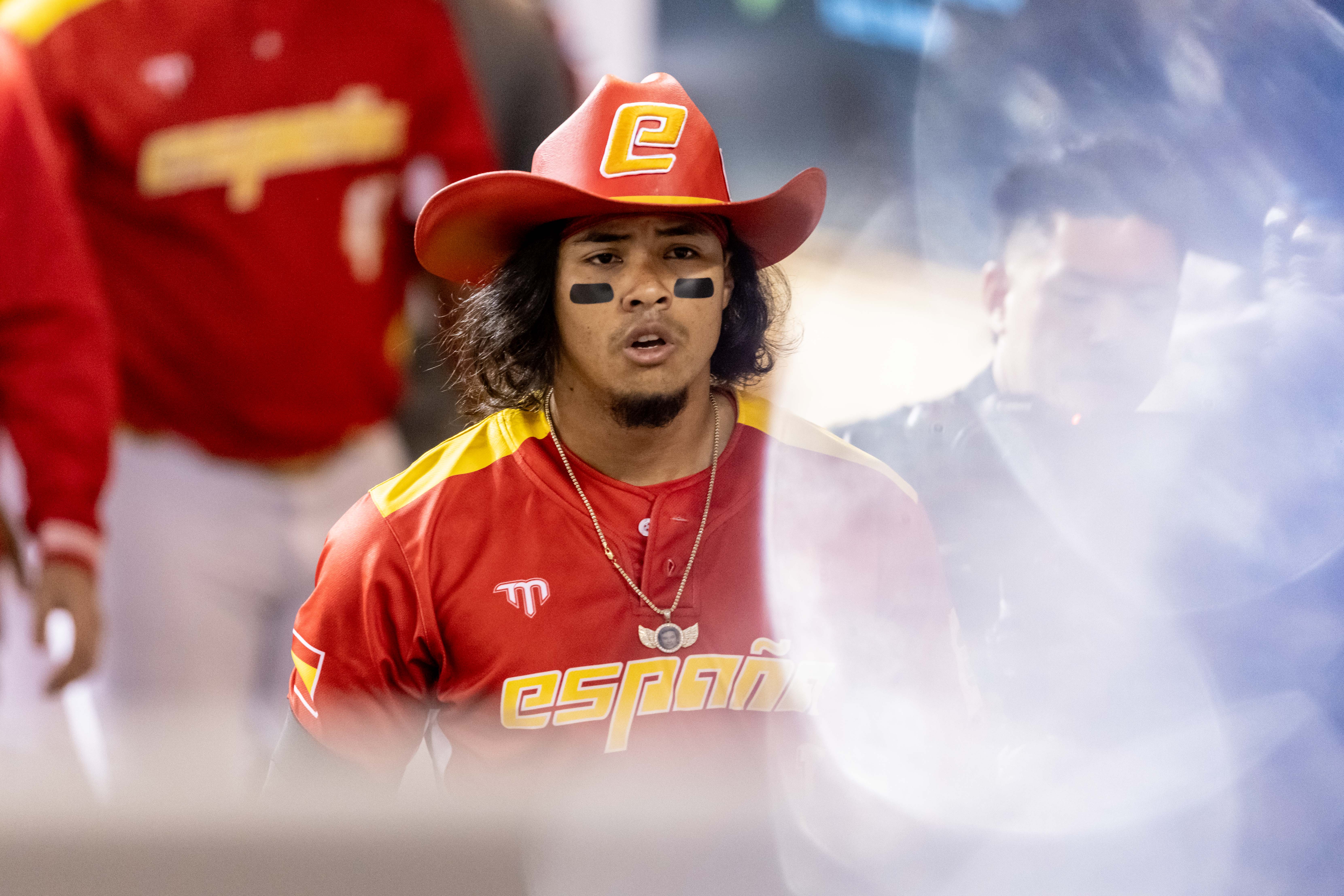 WBC資格賽》西班牙選手戴紅色牛仔帽有典故　中華隊掛「勝利」牌