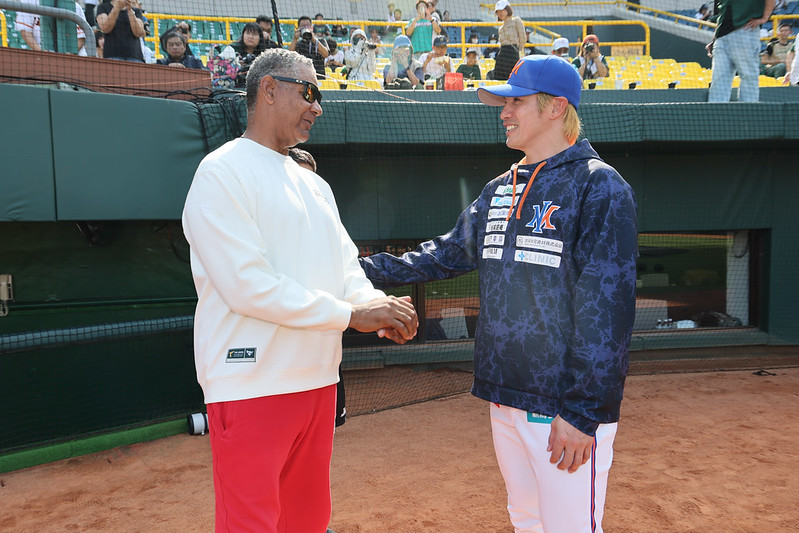 台鋼雄鷹》澄清湖相見歡　路易士有陽岱鋼球員卡