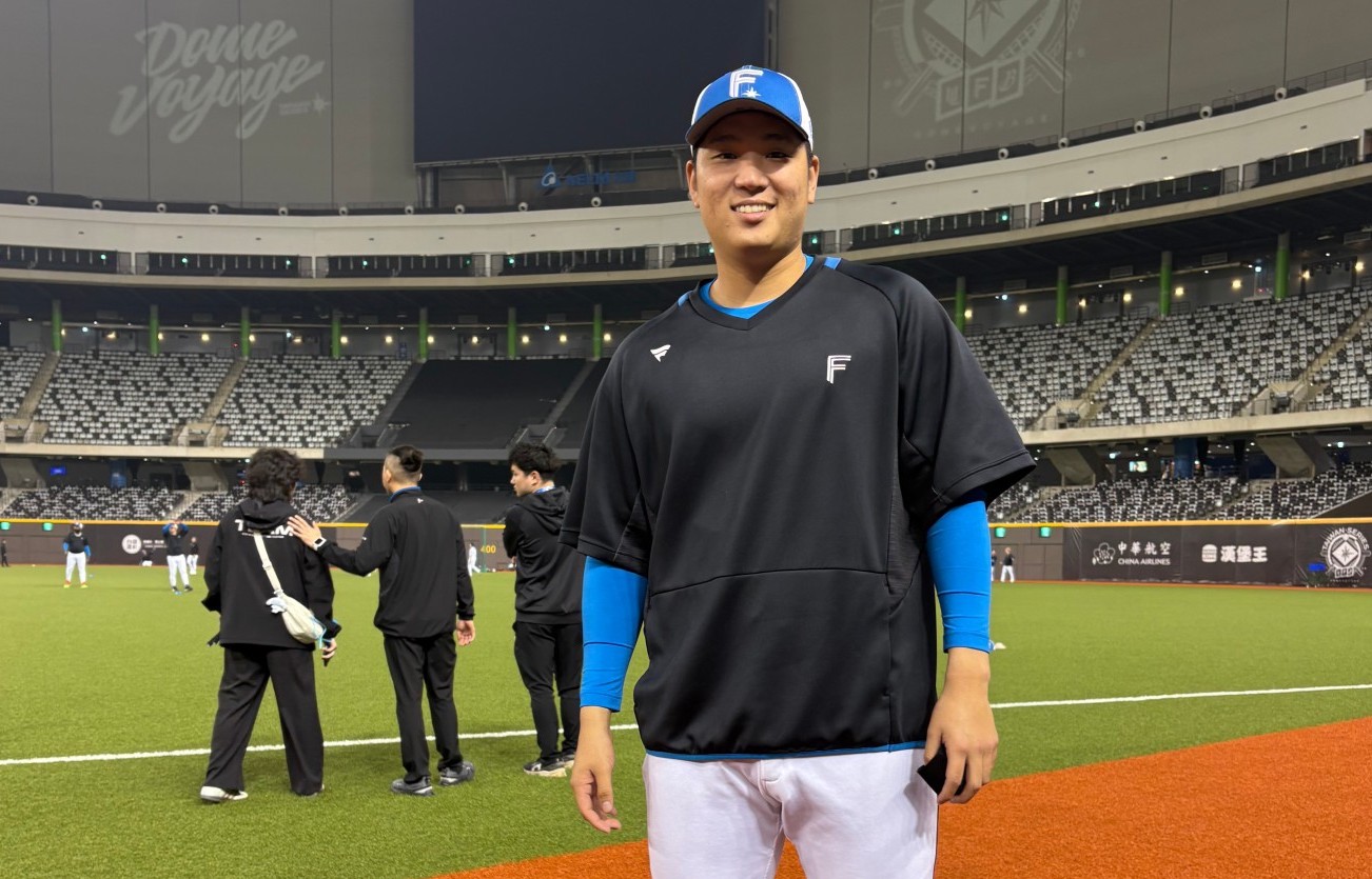 火腿交流賽》想念台灣的熱菜！　古林睿煬招待隊友鳳梨酥跟珍奶