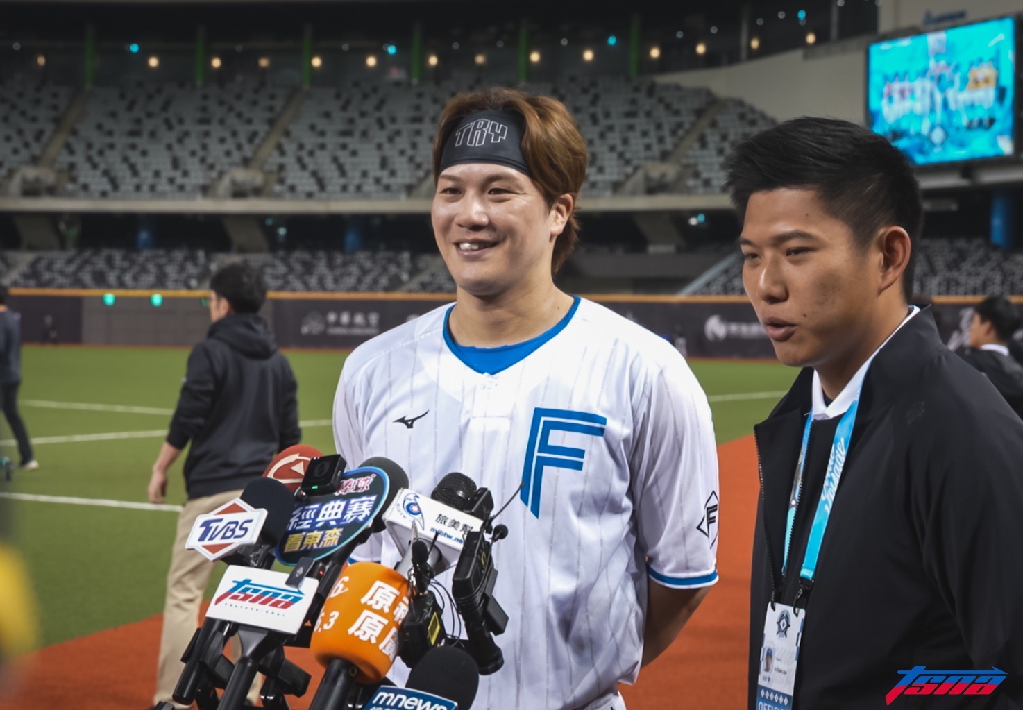 火腿交流賽》接過古林睿煬牛棚的「火球」　伏見寅威也嚇一跳