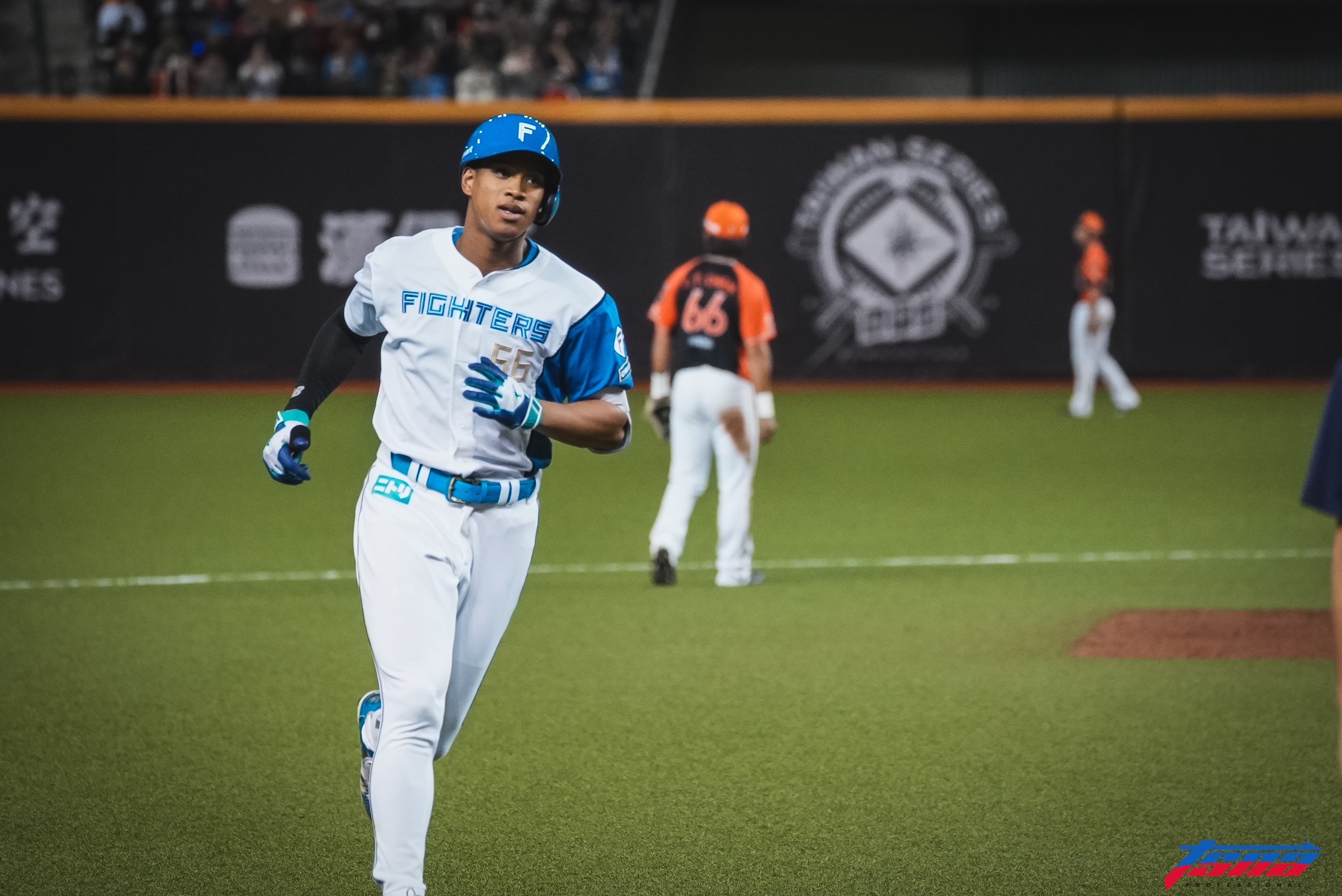 火腿交流賽》万波中正果然是真貨！　大巨蛋首戰就開轟