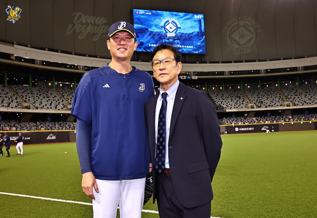 火腿交流賽》王建民談資格賽投手調度很燒腦　栗山英樹主動找他合照　