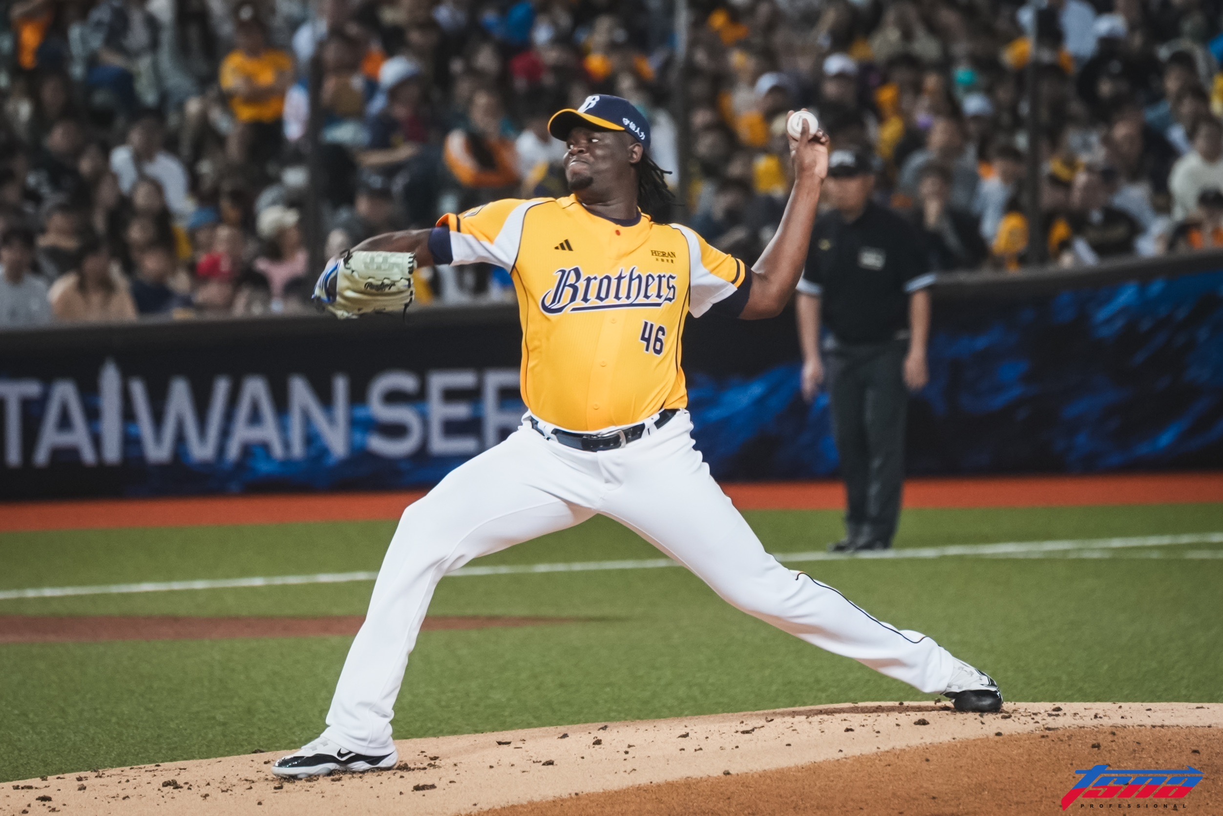 火腿交流賽》中信兄弟王牌德保拉1局爆　慘被清宮幸太郎等人開轟