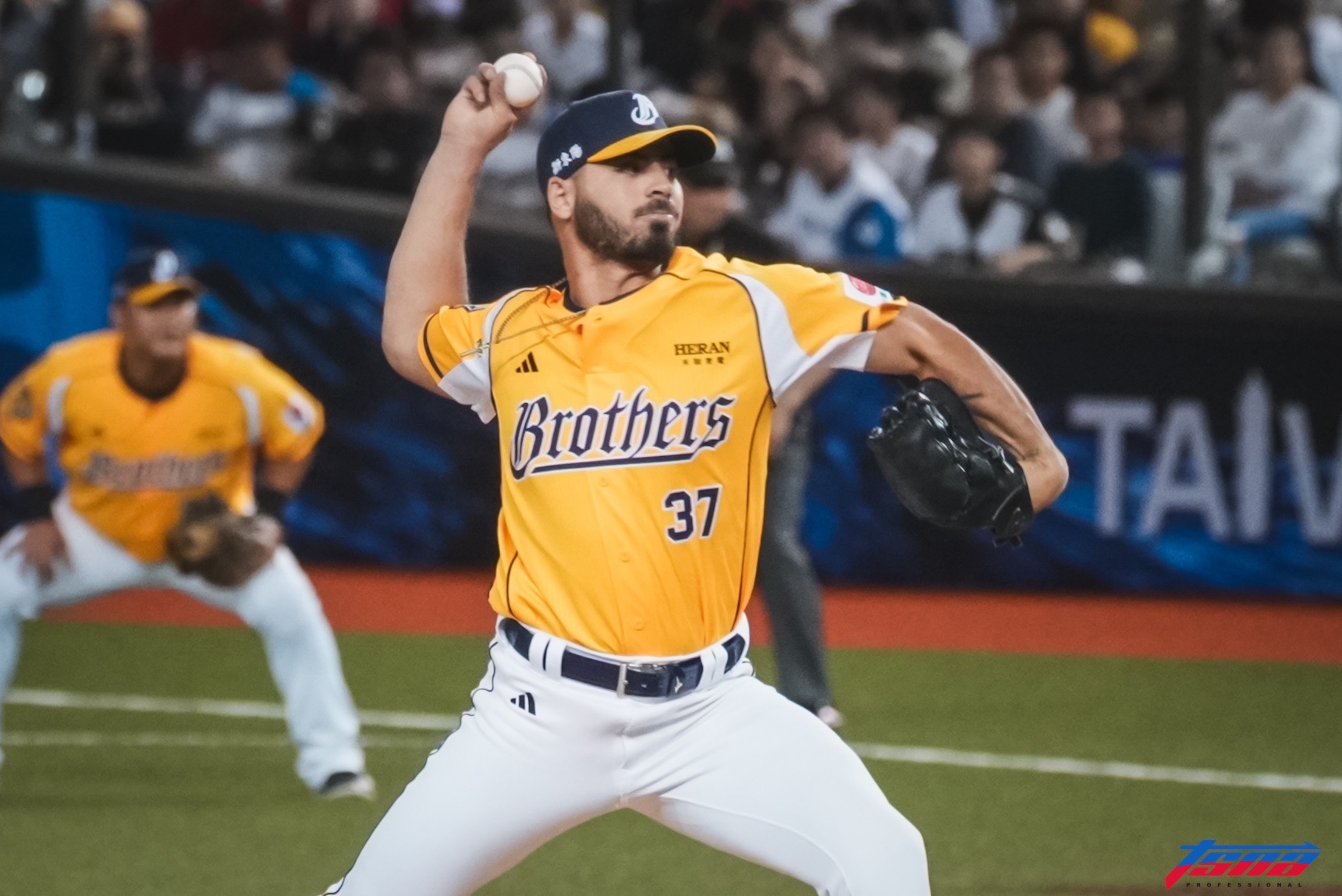 火腿交流賽》中信兄弟有大聯盟資歷黃博多開箱　投1局失1分