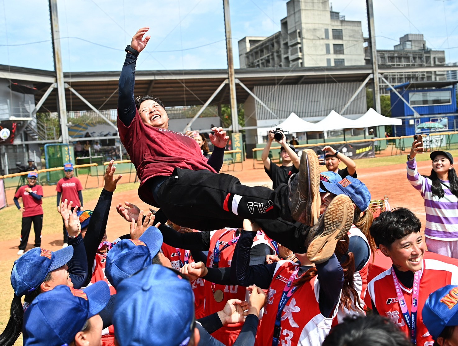 大專女壘》5連霸最佳教練　林佩君：每一支安打都是感動