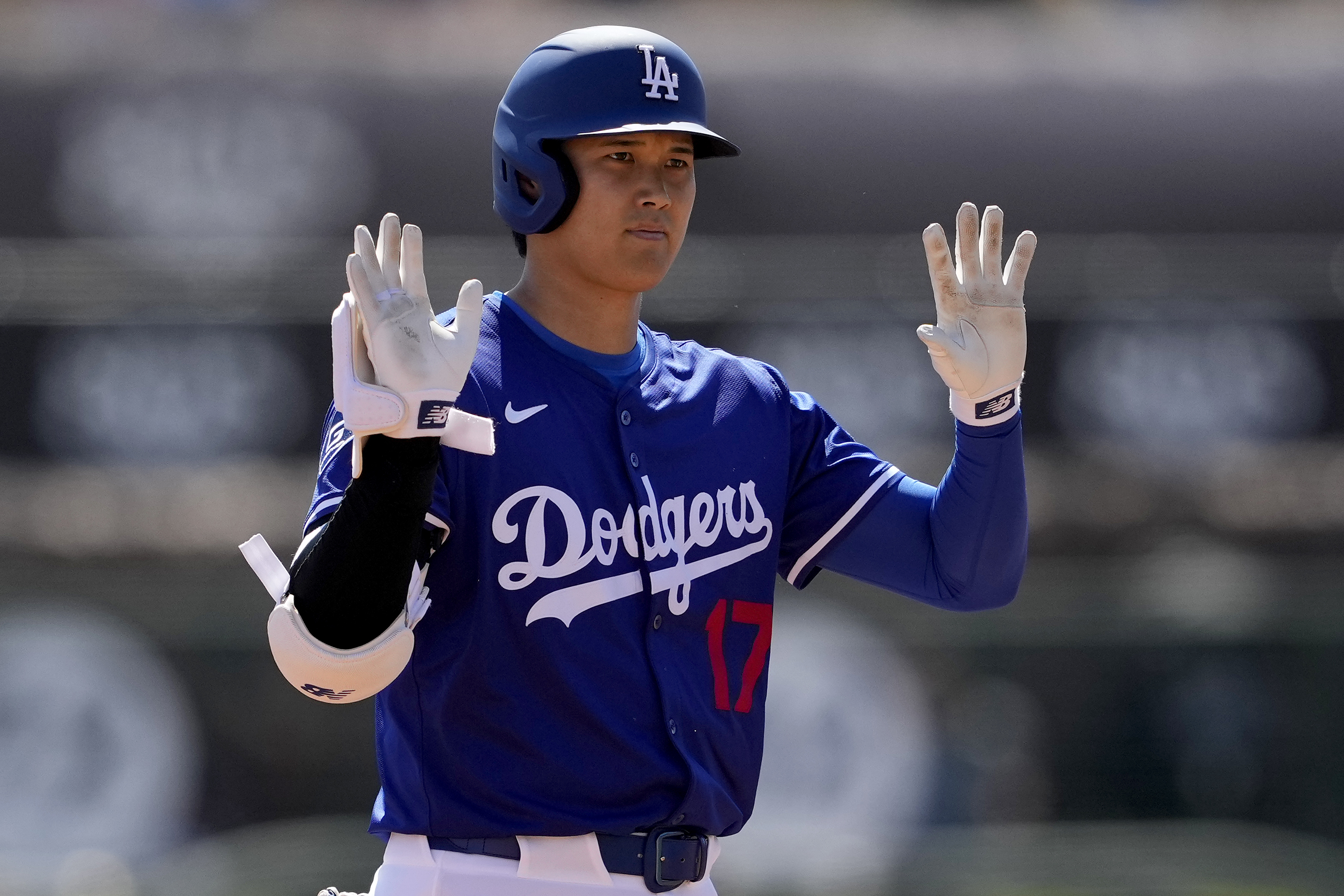 MLB〉（影）就算是怪物，弱點還是跟大家一樣！ 大谷自打球直擊胯下痛苦蹲在地上