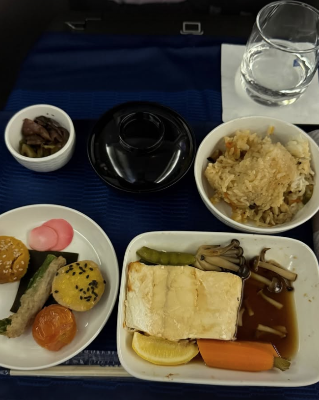 MLB海外賽》道奇隊訪日機內豪華料理！　Kike美人妻曝光美食