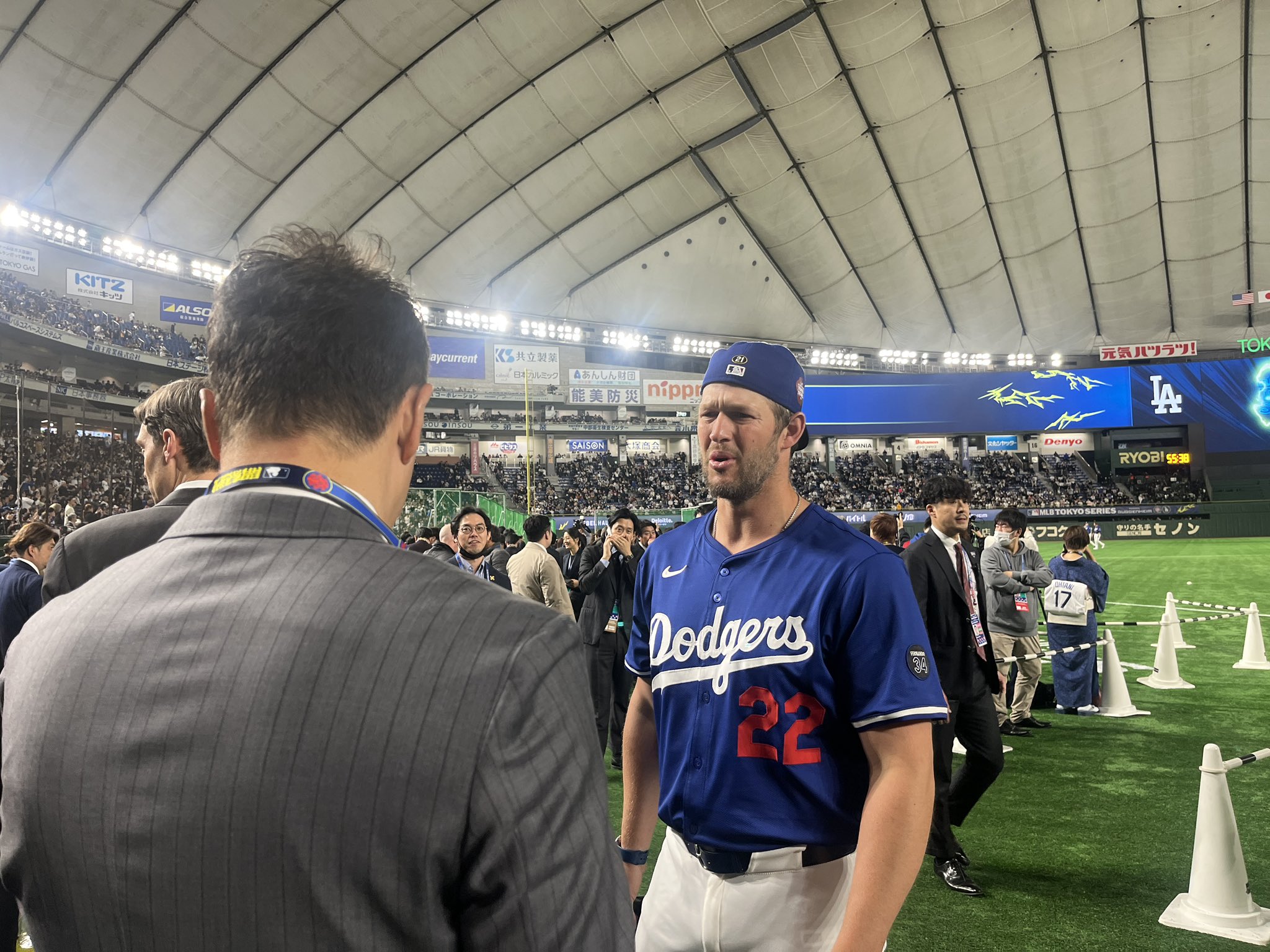 MLB海外賽》黑田博樹驚喜現身！　跟老戰友柯蕭相見歡