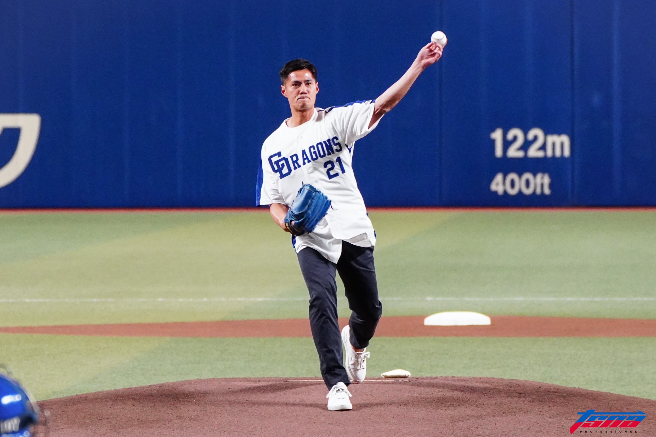 陳偉殷引退》中日龍超有心！引退儀式隆重　說好不哭仍難掩激動