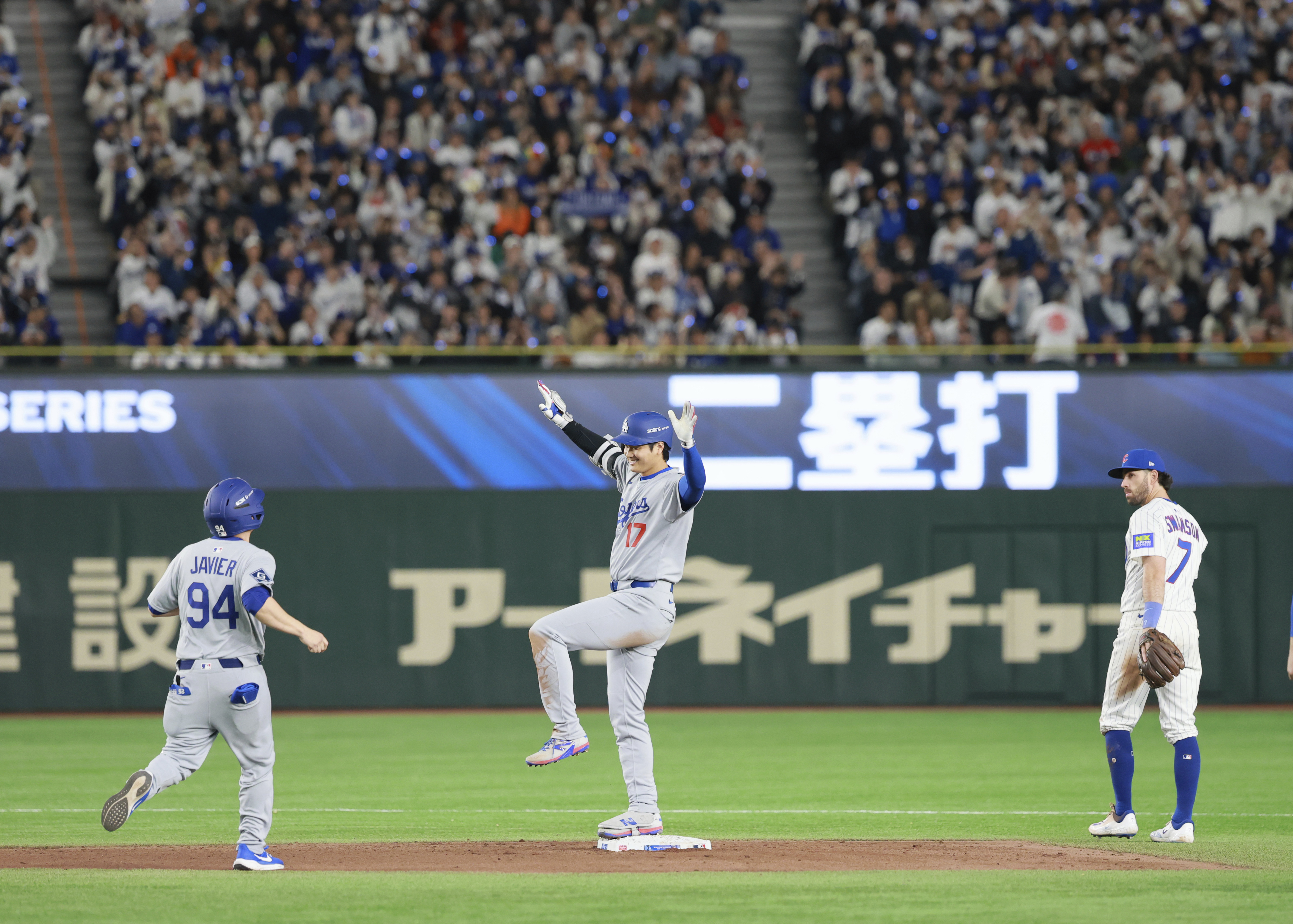 MLB海外賽》東京清晨下罕見大雪　球迷冒風雪排隊買紀念品一幕讓美媒震撼