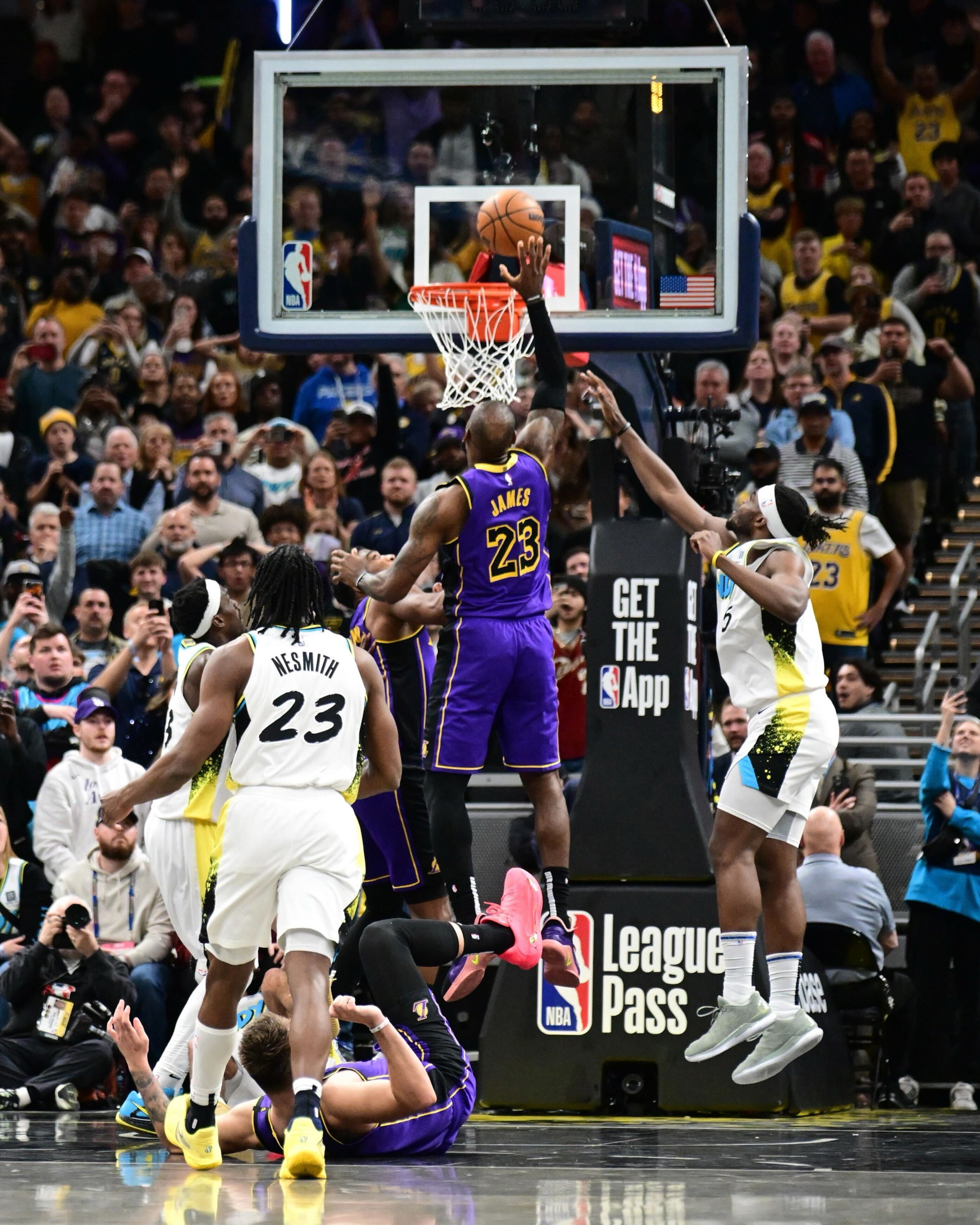 NBA》(影)詹皇槍響前絕殺！終場前補籃終結湖人3連敗　驚險延續18年連續雙位數得分紀錄