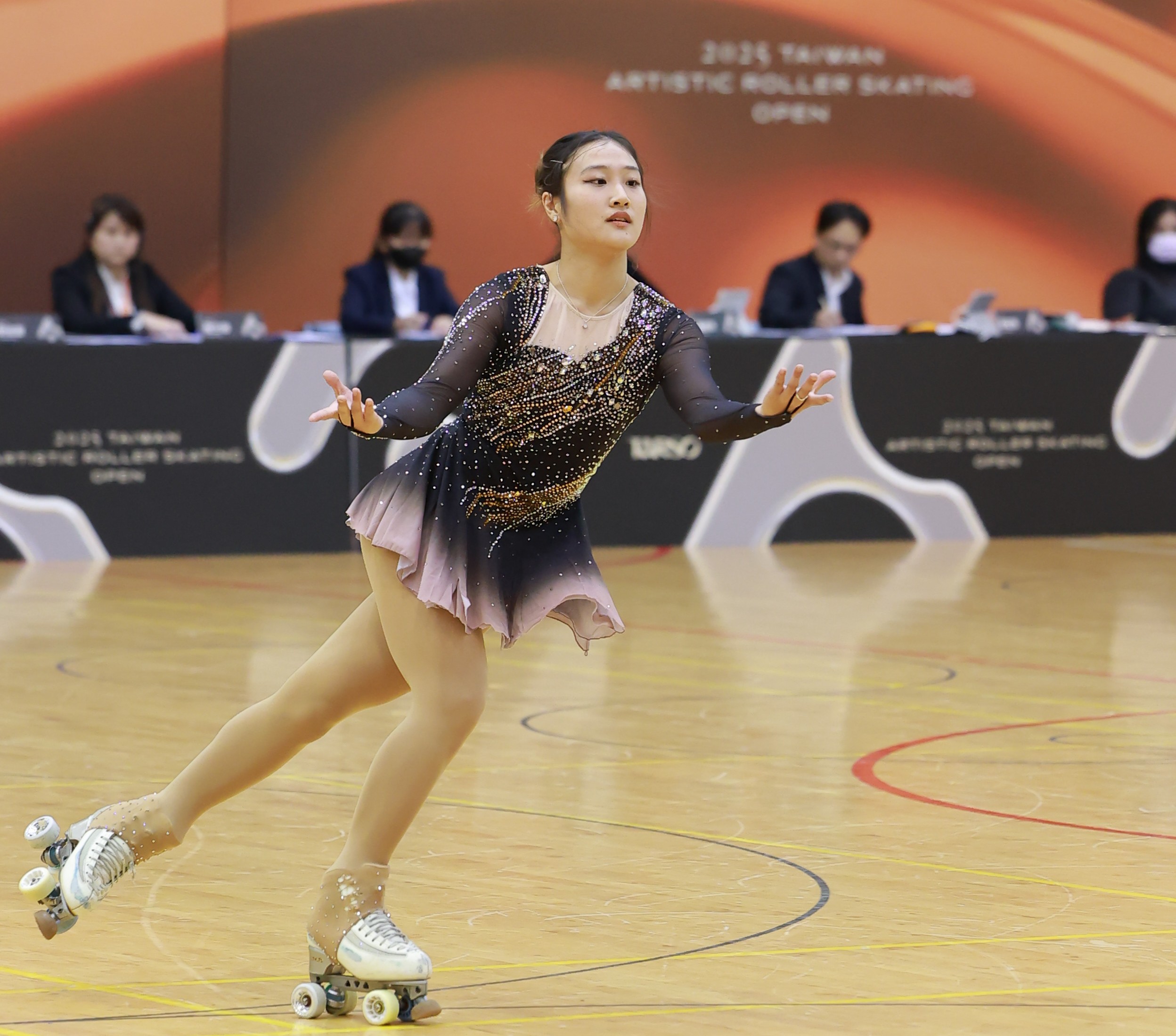 滑輪溜冰》亞運金牌洪筱晴突破自我　臺灣國際花式公開賽連霸