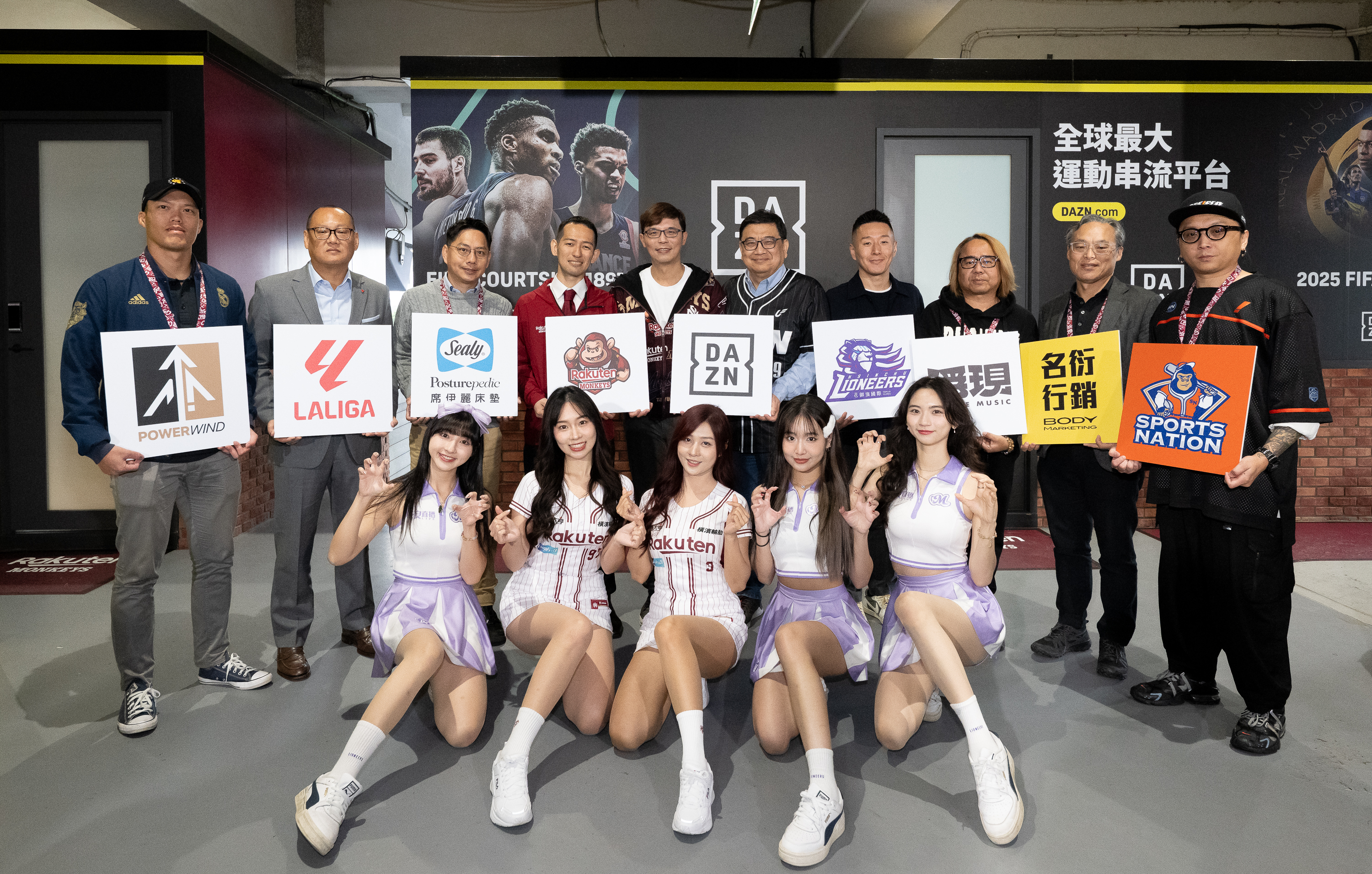 DAZN打造全台最強主場應援區。DAZN提供。