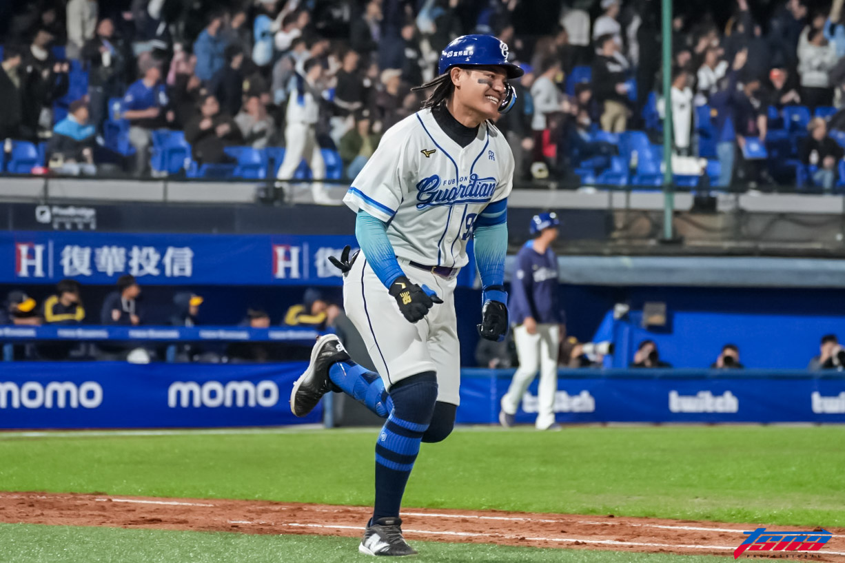 富邦悍將》張育成與戴培峰開轟　富邦悍將11比5打爆中信兄弟