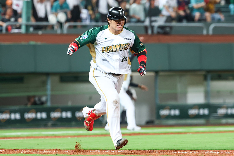 台鋼雄鷹》後勁一直搖頭原來是要蝴蝶球　張肇元：重點是我還接到