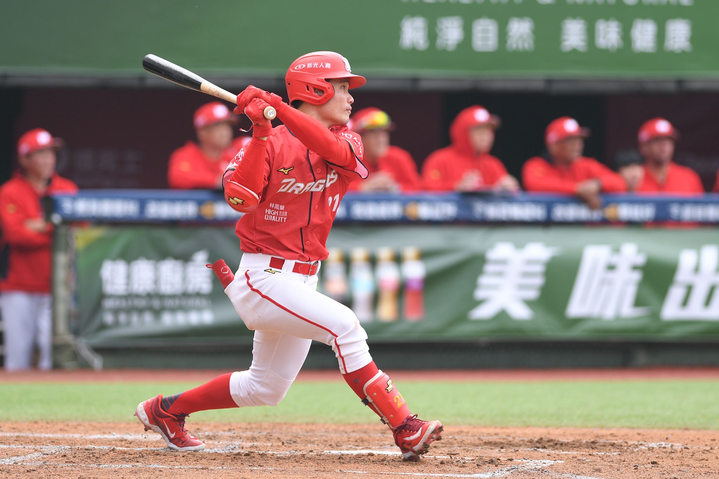 味全龍》李凱威簽下8年大約成「億元男」！　吉力吉撈鞏冠月薪狂飆82萬