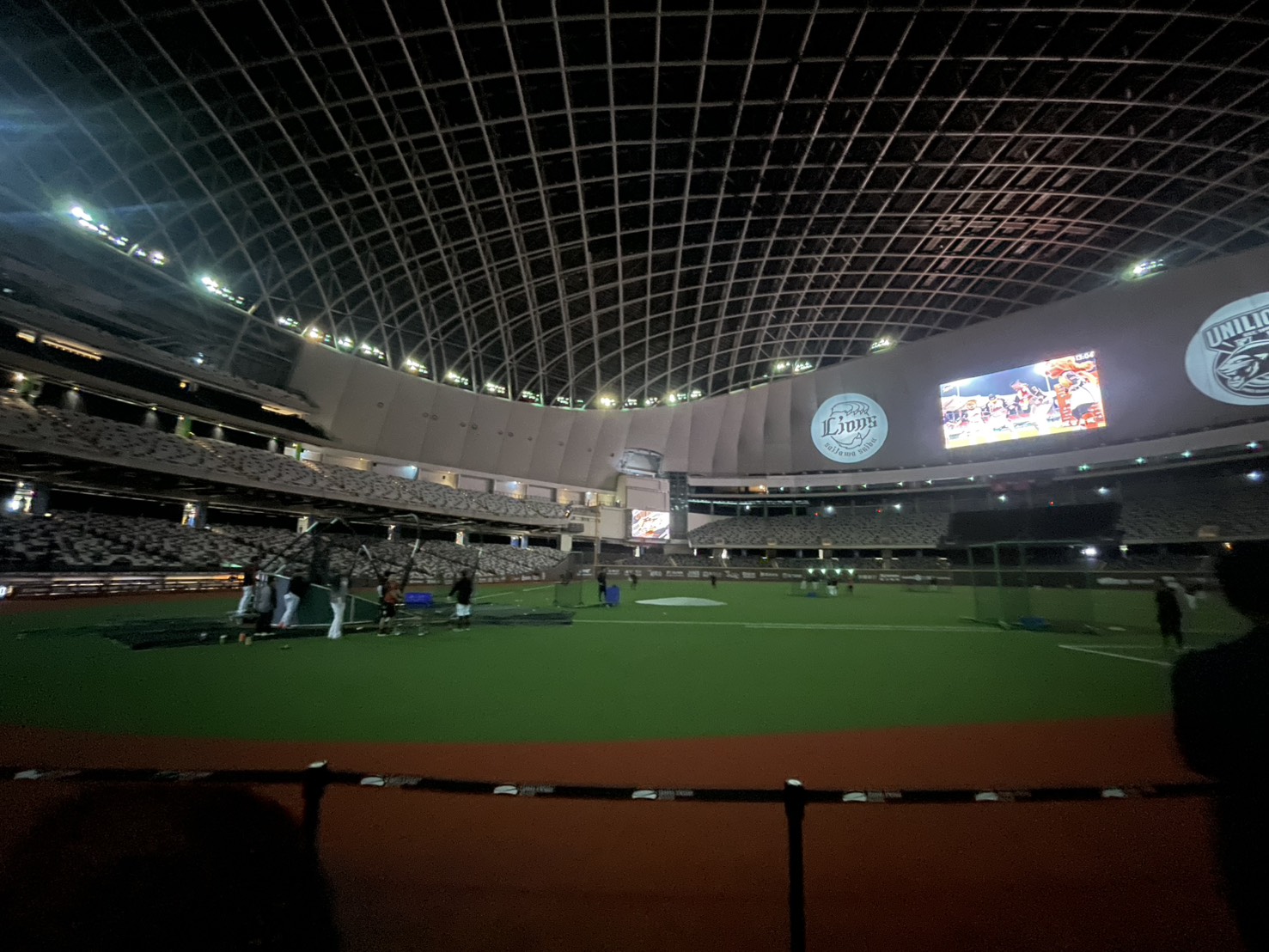 樂天桃猿》是誰把燈關了？　劉基鴻遭到觸殺後大巨蛋一度「天黑」