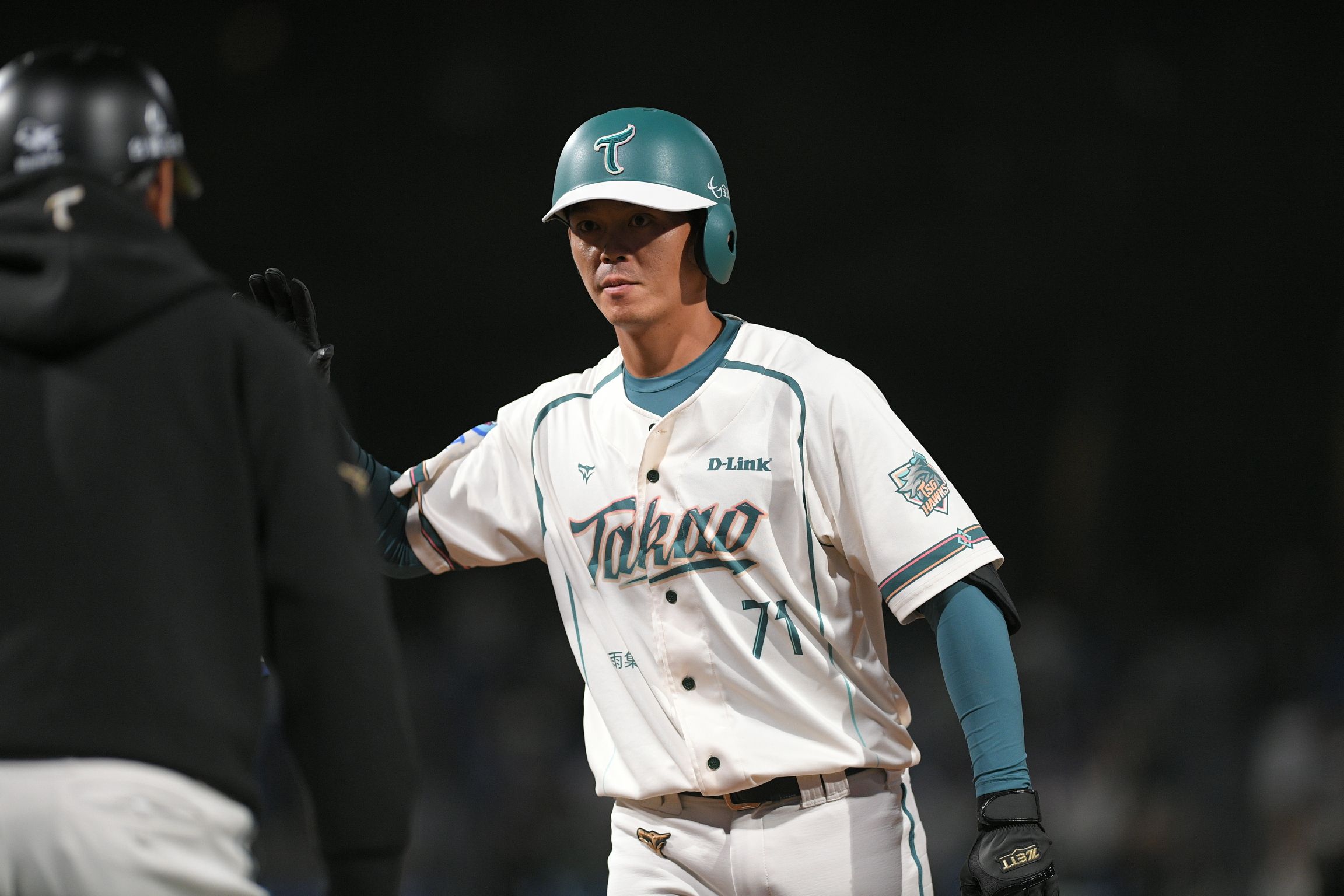 台鋼雄鷹》杜家明開轟致勝安！　為洪總2000場執教慶祝