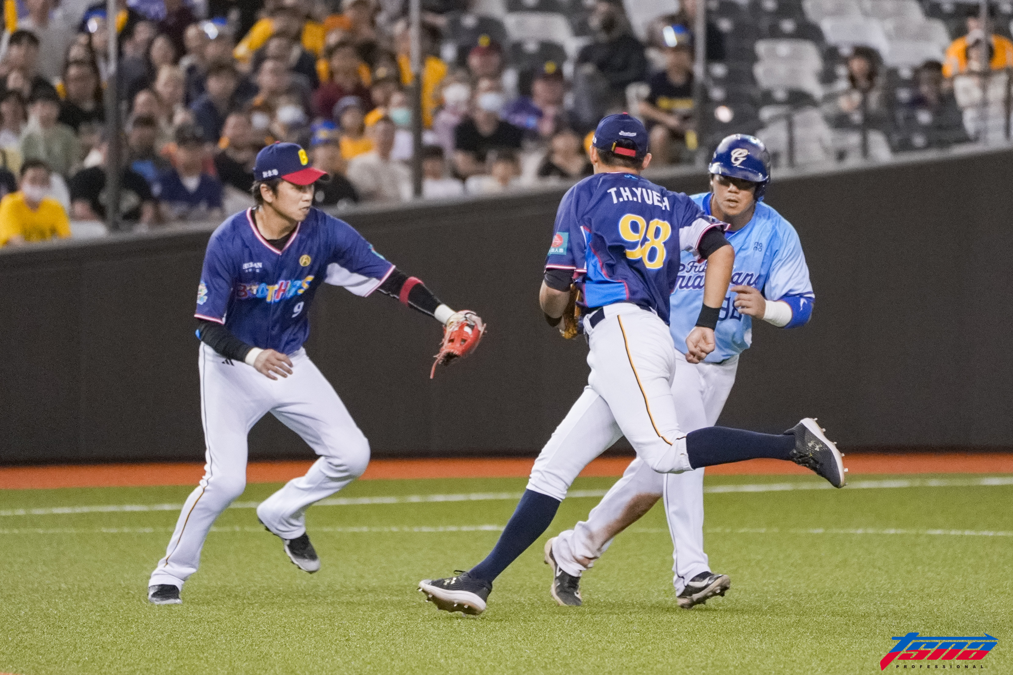 富邦悍將》影／高國麟勝利打點　但第7局內野高飛必死球有跑壘瑕疵