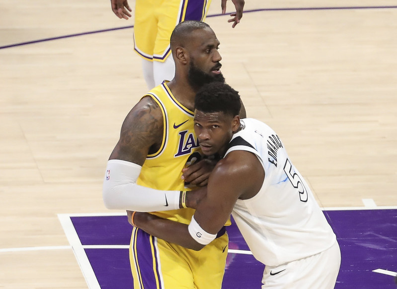 NBA》LeBron罵髒話　Edwards：技術犯規喔