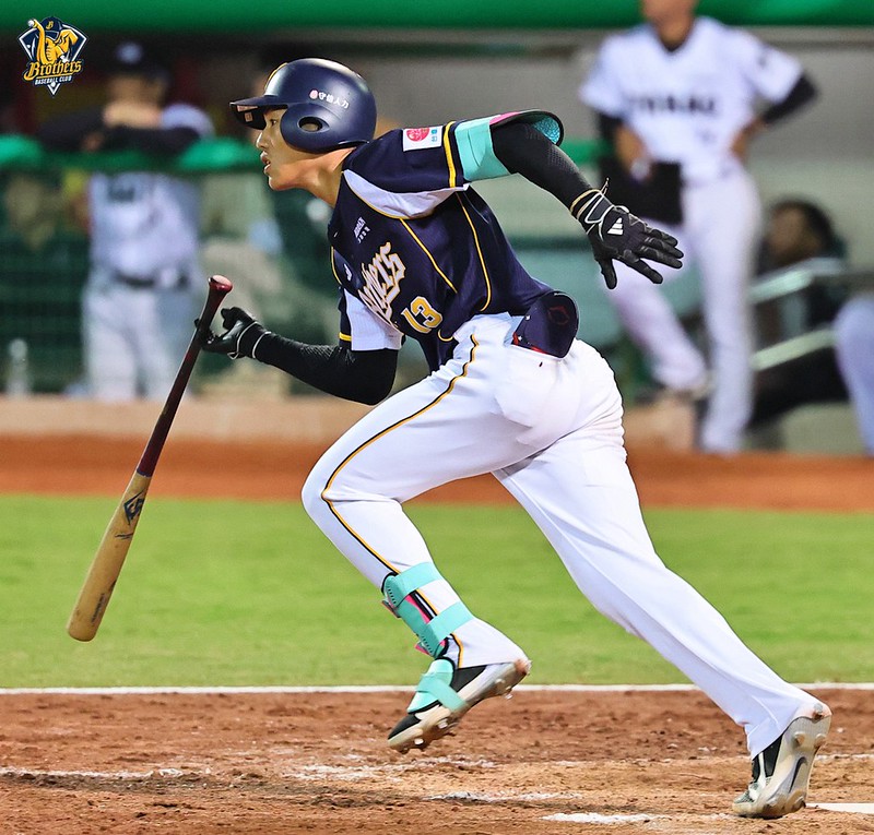 中信兄弟》職棒第7個打席　許庭綸生涯首安是三壘打