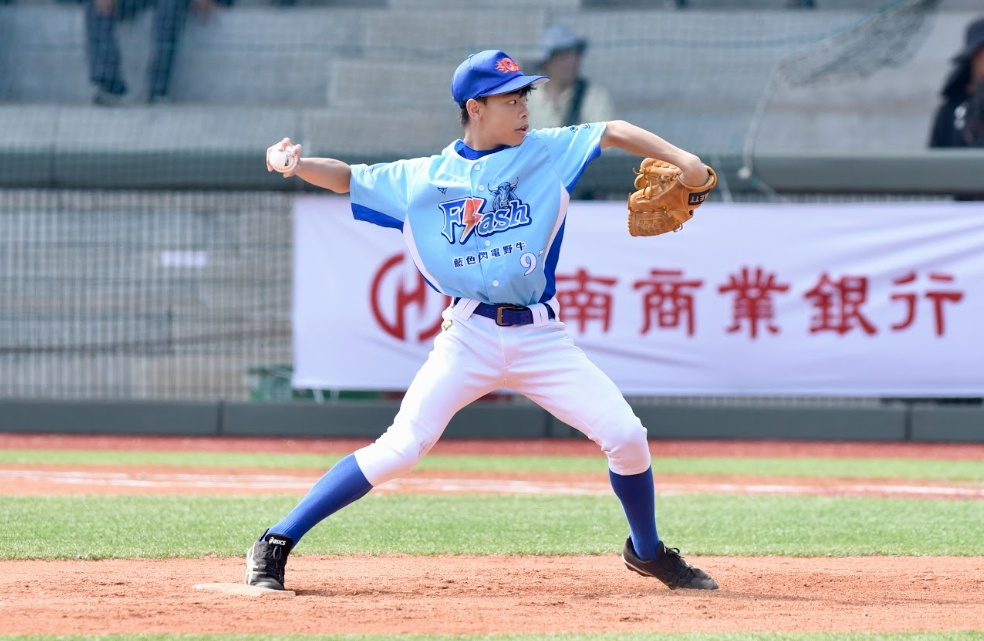 TLLB CUP U13》對手投手出狀況！藍色閃電野牛單局攻5分以8比3勝能量　周宥均差點完投勝 