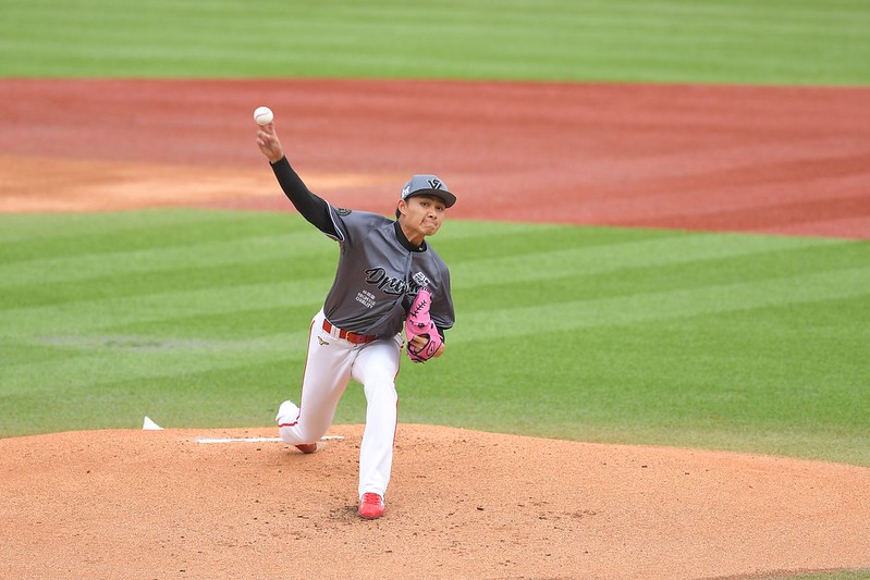 味全龍》徐若熙招牌「魔球」藏到5局後　搭配捕手林辰勳說原因