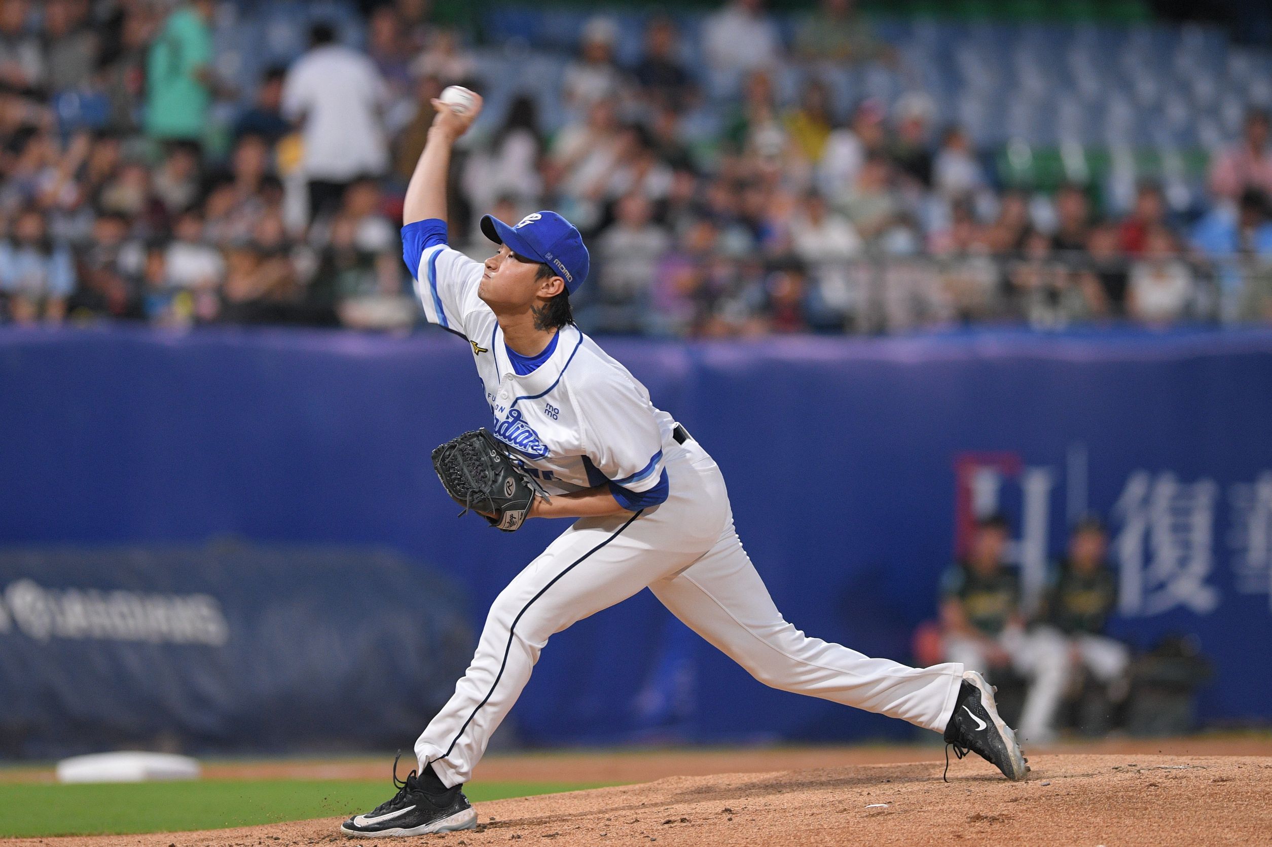 富邦悍將》希望球迷再艱苦也成為後盾！　李東洺提到自己「大投手」本質
