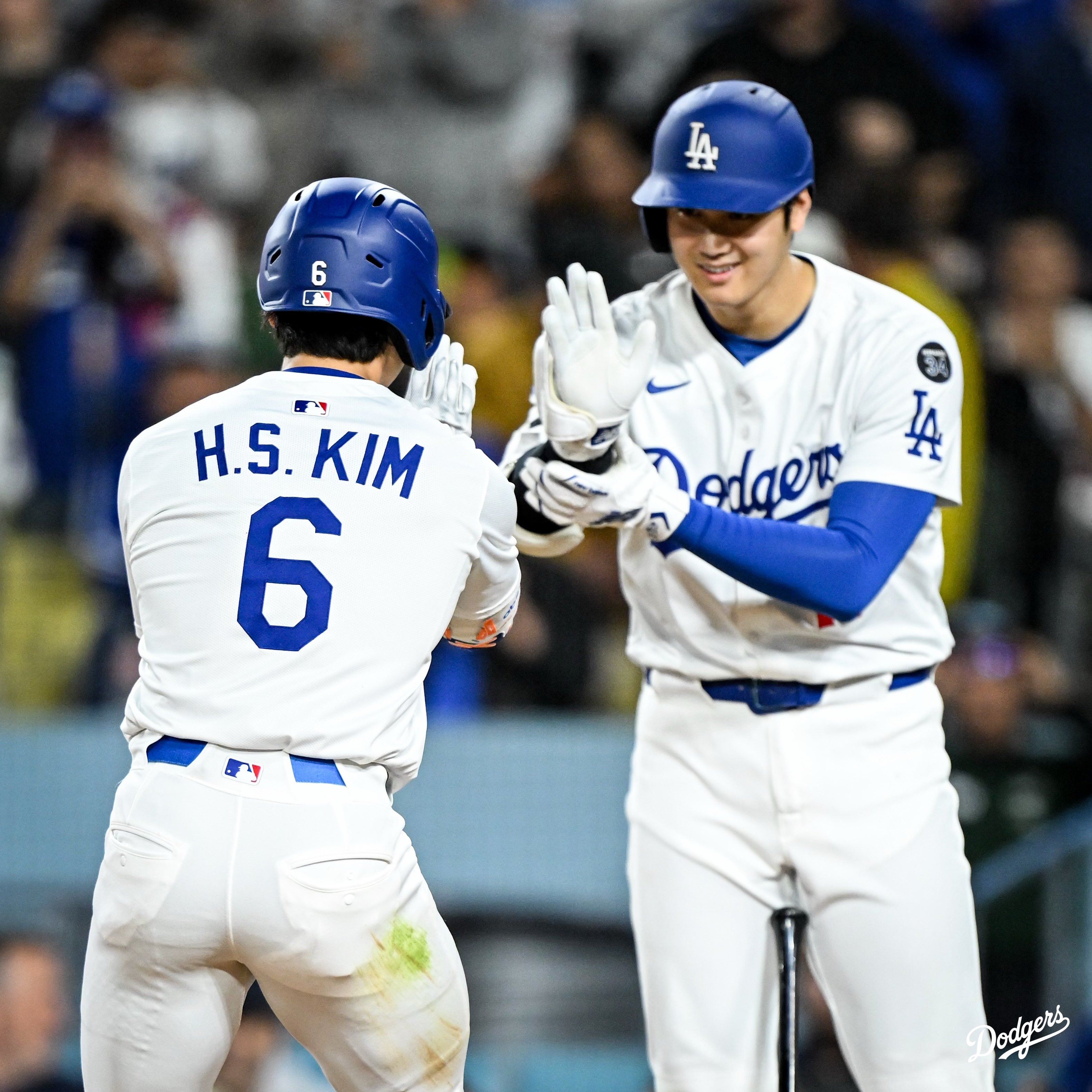 MLB》影／金慧成轟出右外野陽春砲！大聯盟首轟出爐　開心與大谷翔平比出慶祝手勢