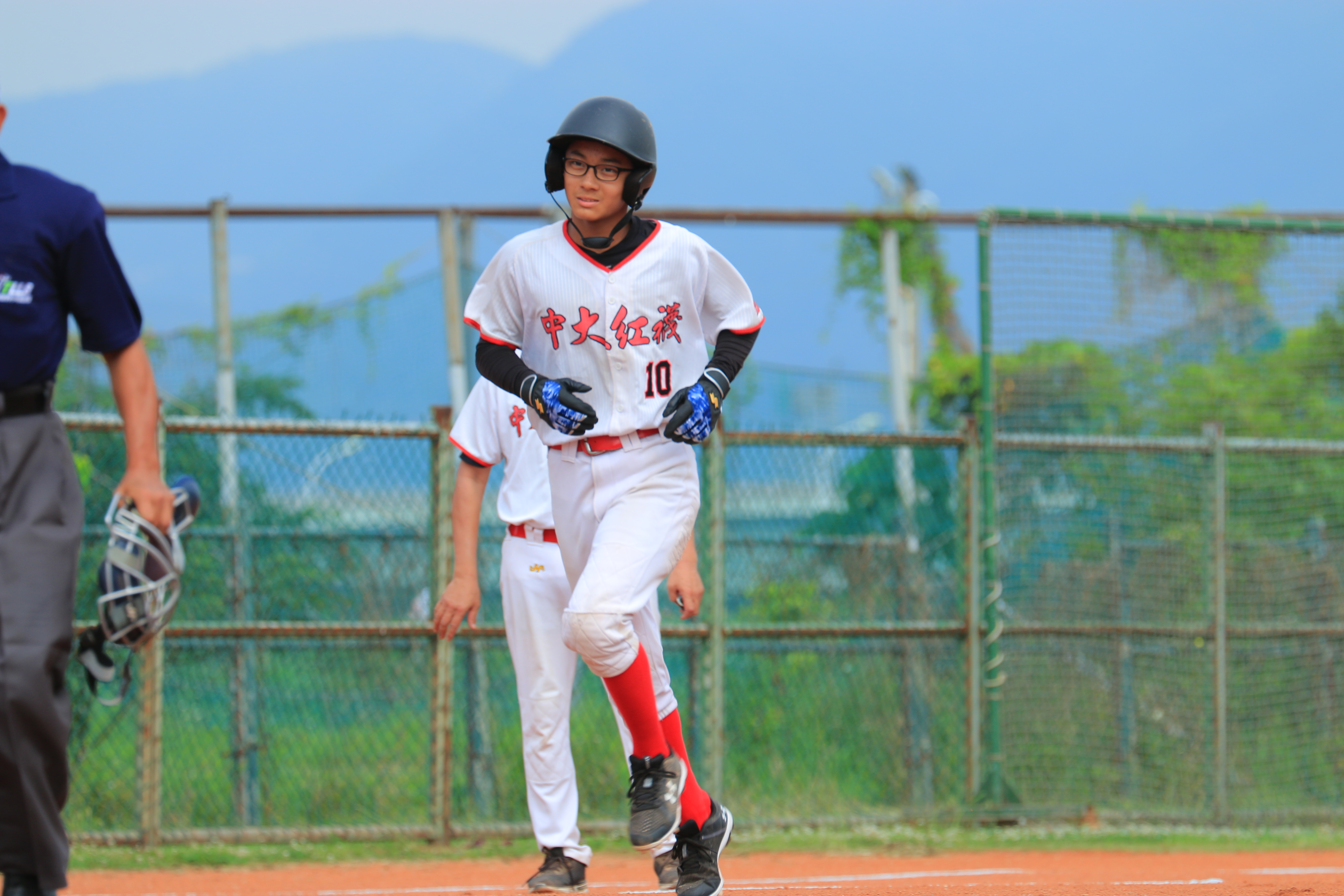 TLLB CUP U13》江侑軒首打席開轟領銜　中大紅襪率先晉級4強