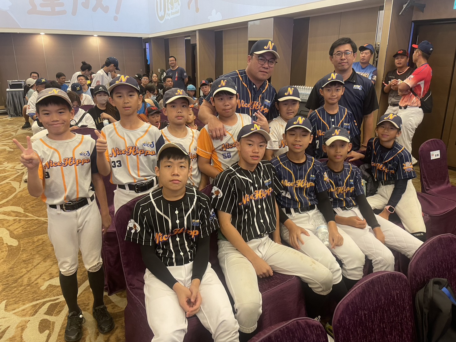 全國社區學生棒球大賽》鄭達鴻帶領「好棒河馬」出擊　看到299隊參加嚇到